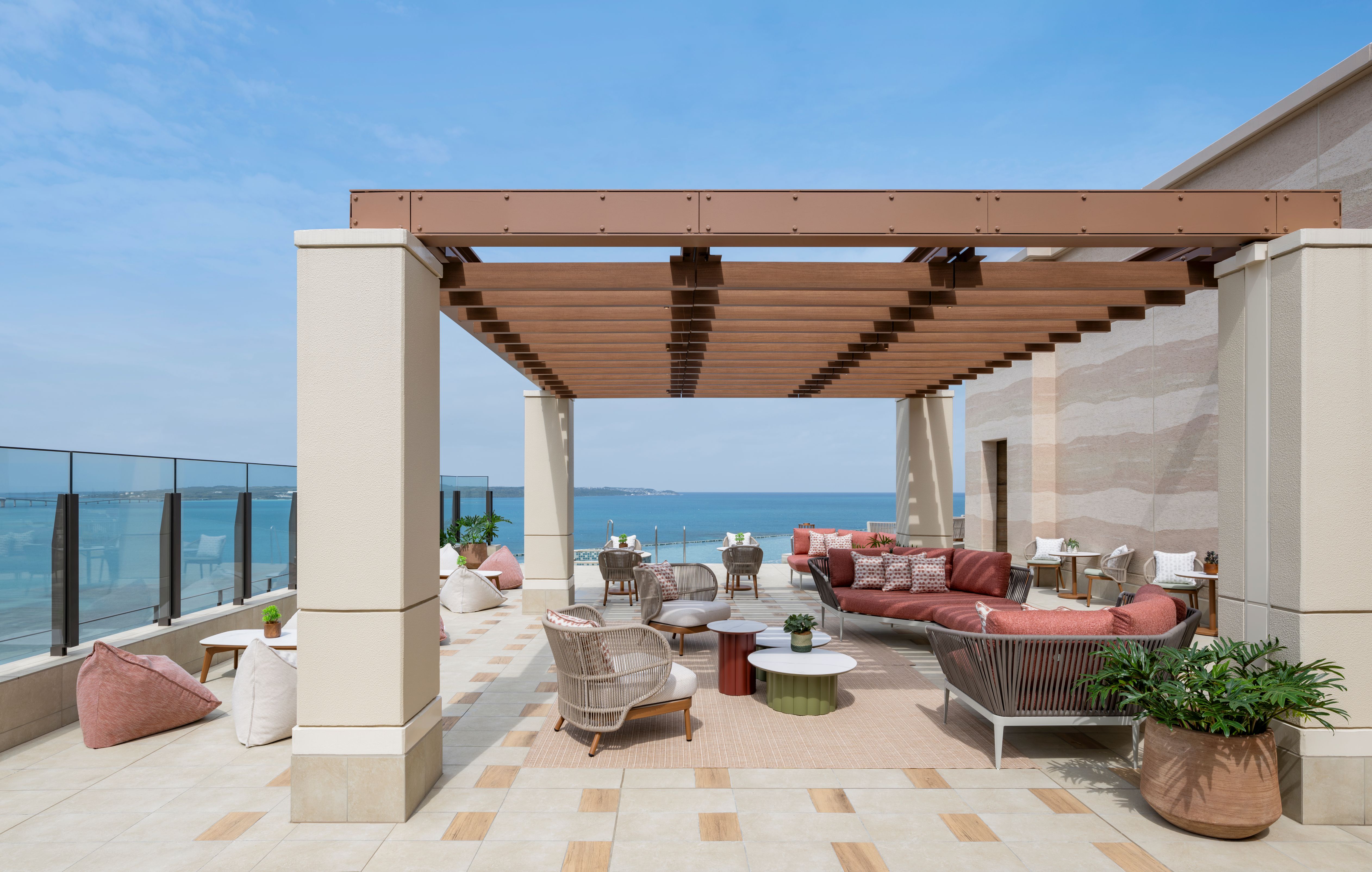 SUNBEAR DAY CLUB（サンベア デイクラブ） （ルーフトップバー）