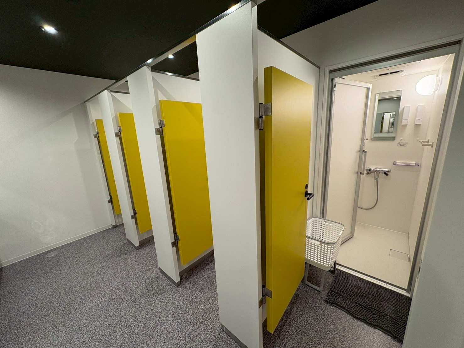 シャワーブース