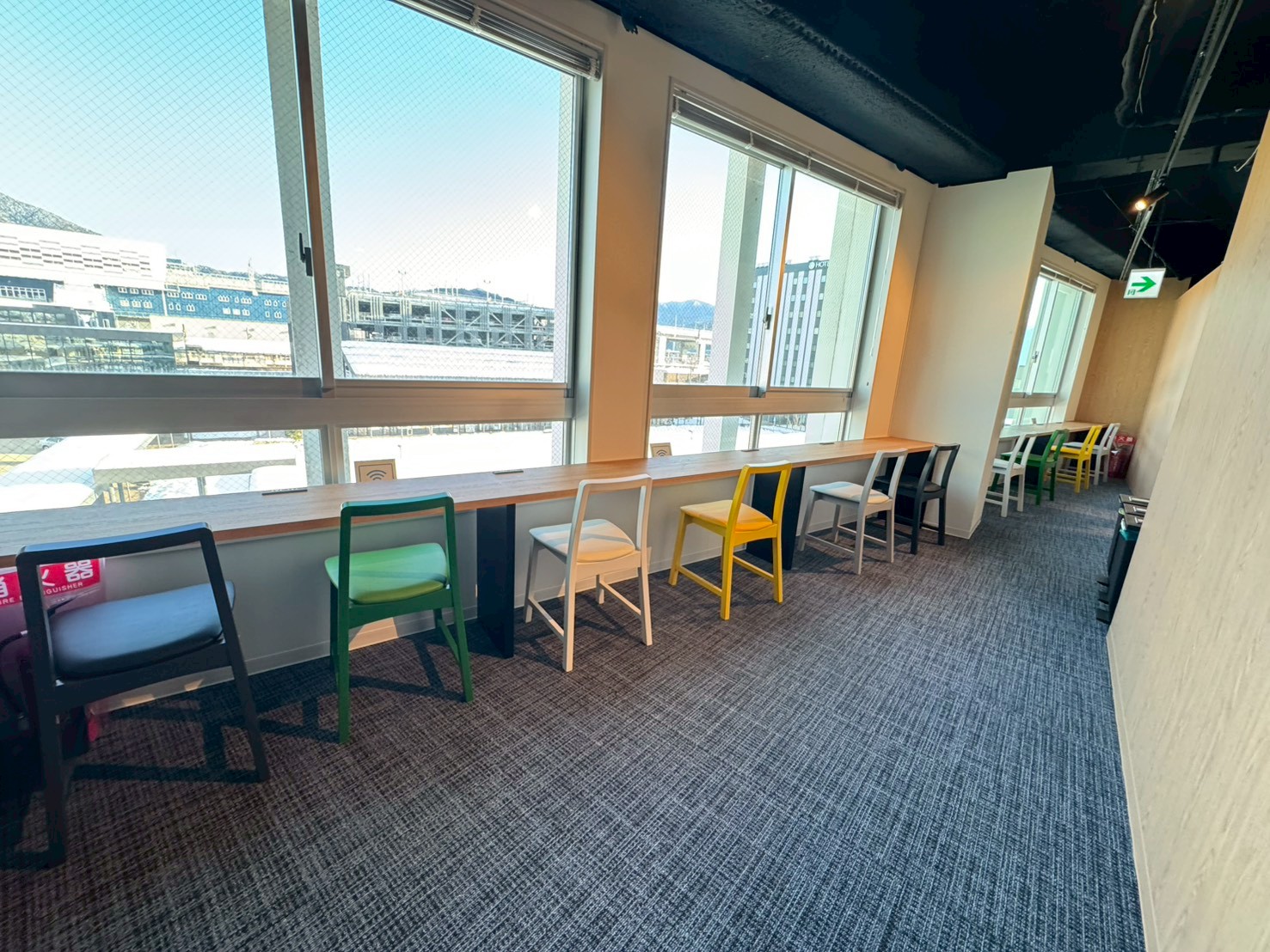 カフェラウンジ