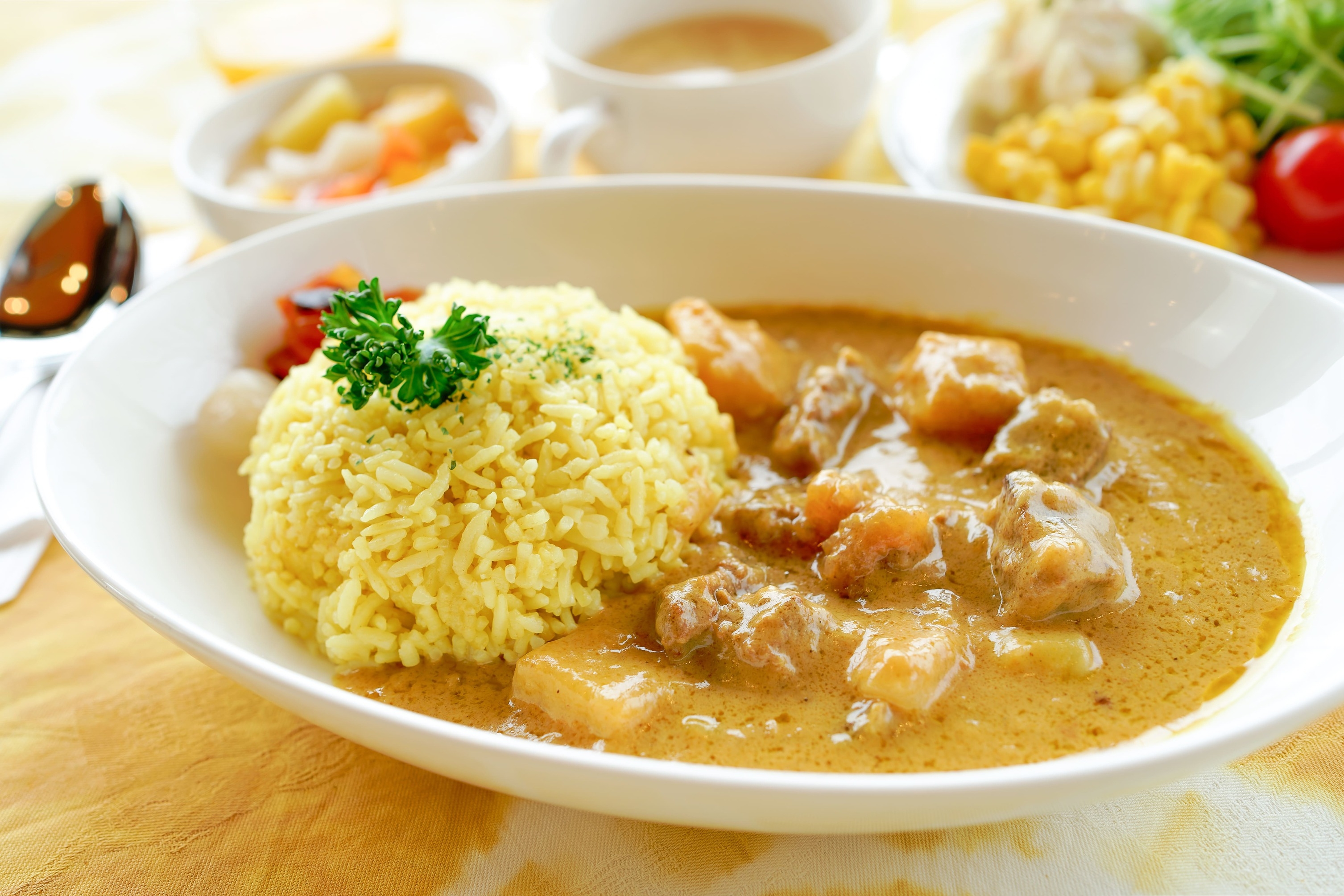 口コミ好評の「還元和牛」の旨味をそのまま。特製レトルトカレー付きステイ