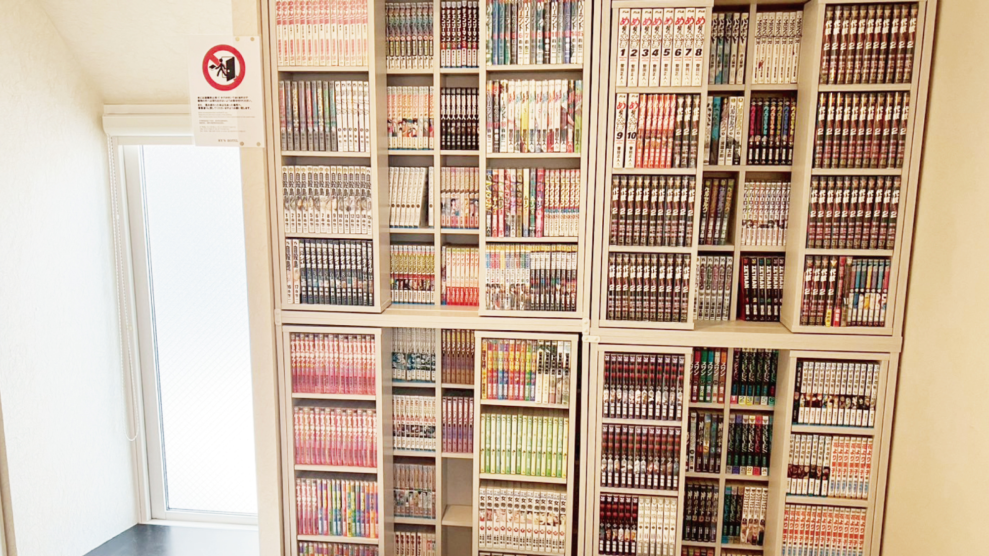 圧巻の漫画2,000冊以上の漫画本コーナー！