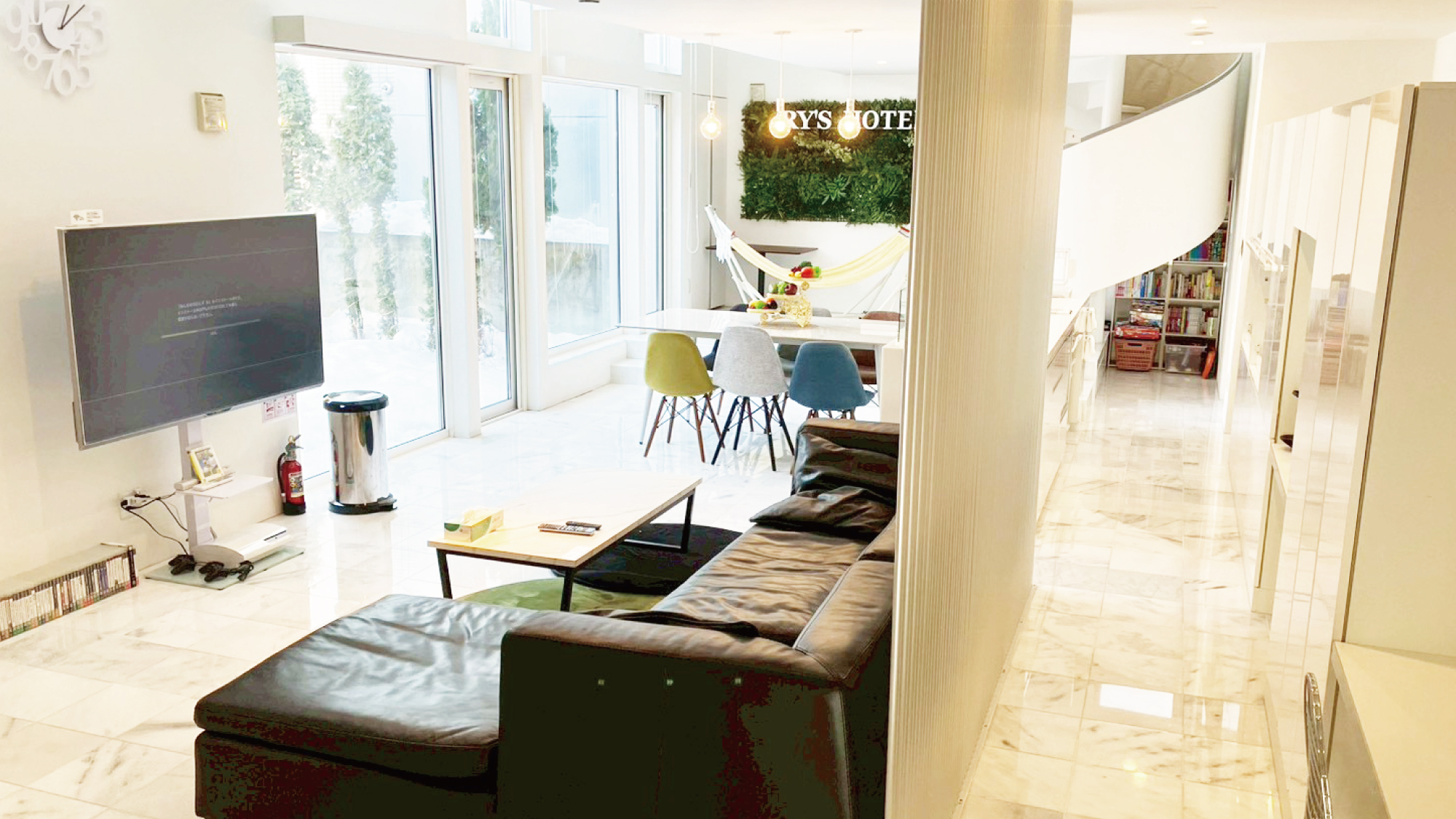 大きな窓のあるリビング