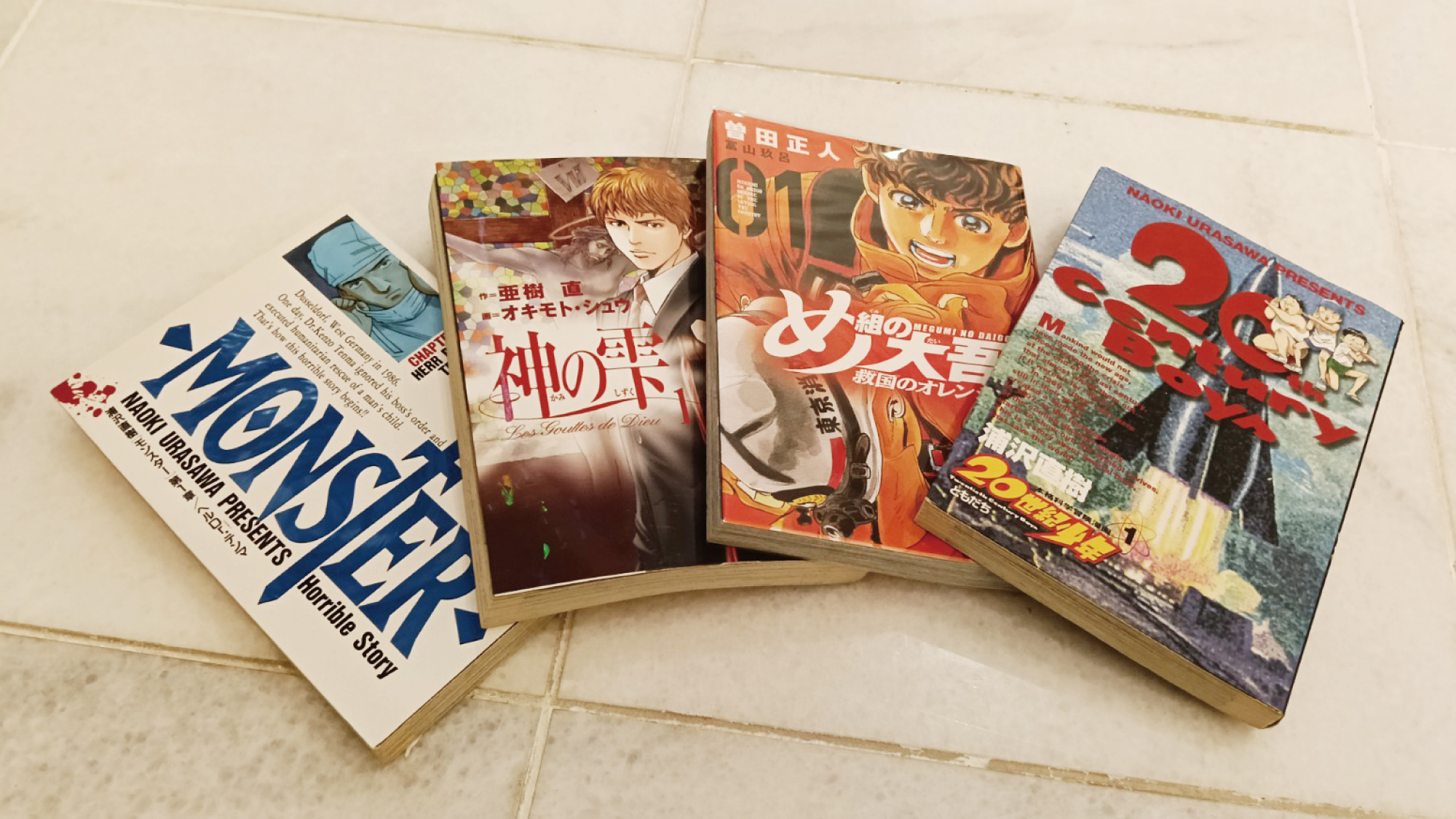 圧巻の漫画2,000冊以上！