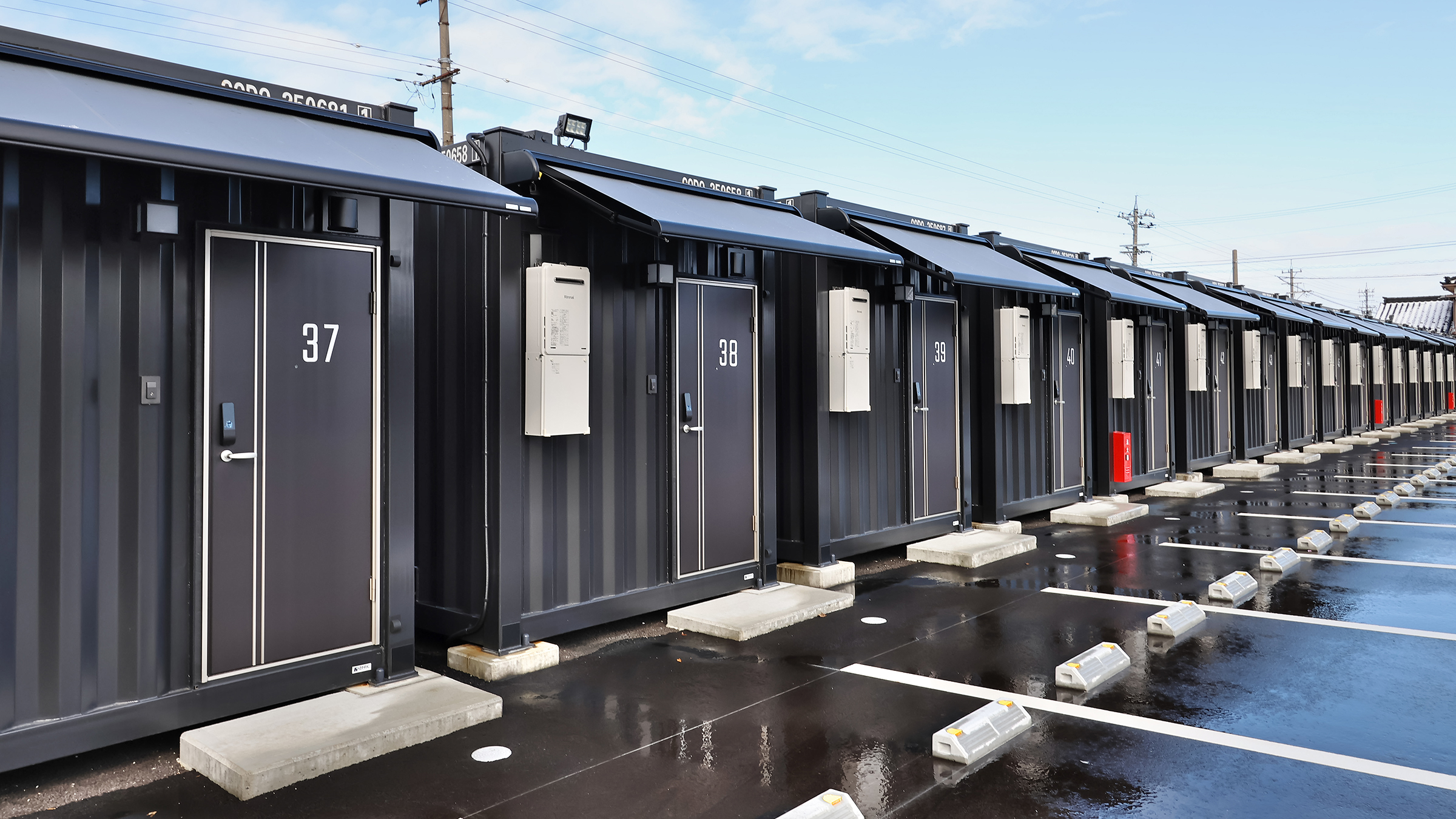 夜でも明るく安心！防犯カメラを複数設置しセキュリティ対策もバッチリ！