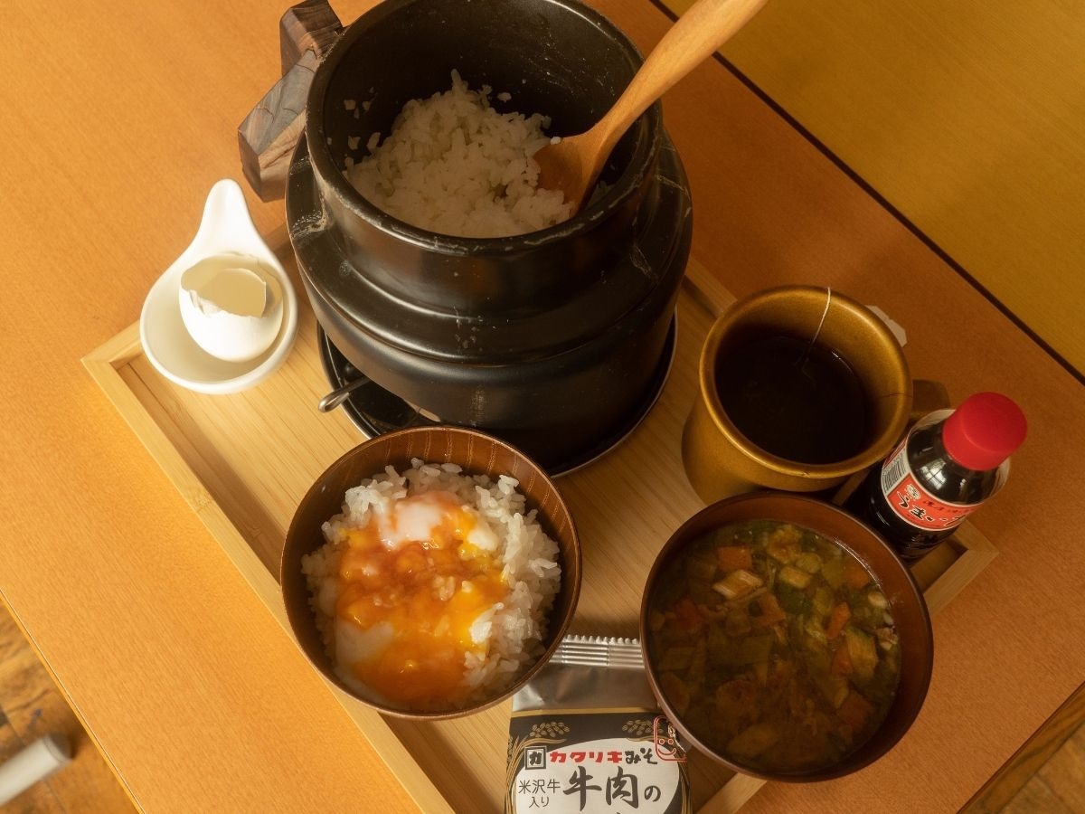【山形の恵み！贅沢な釜飯TKG】小学校に泊まる（1泊朝食付き）