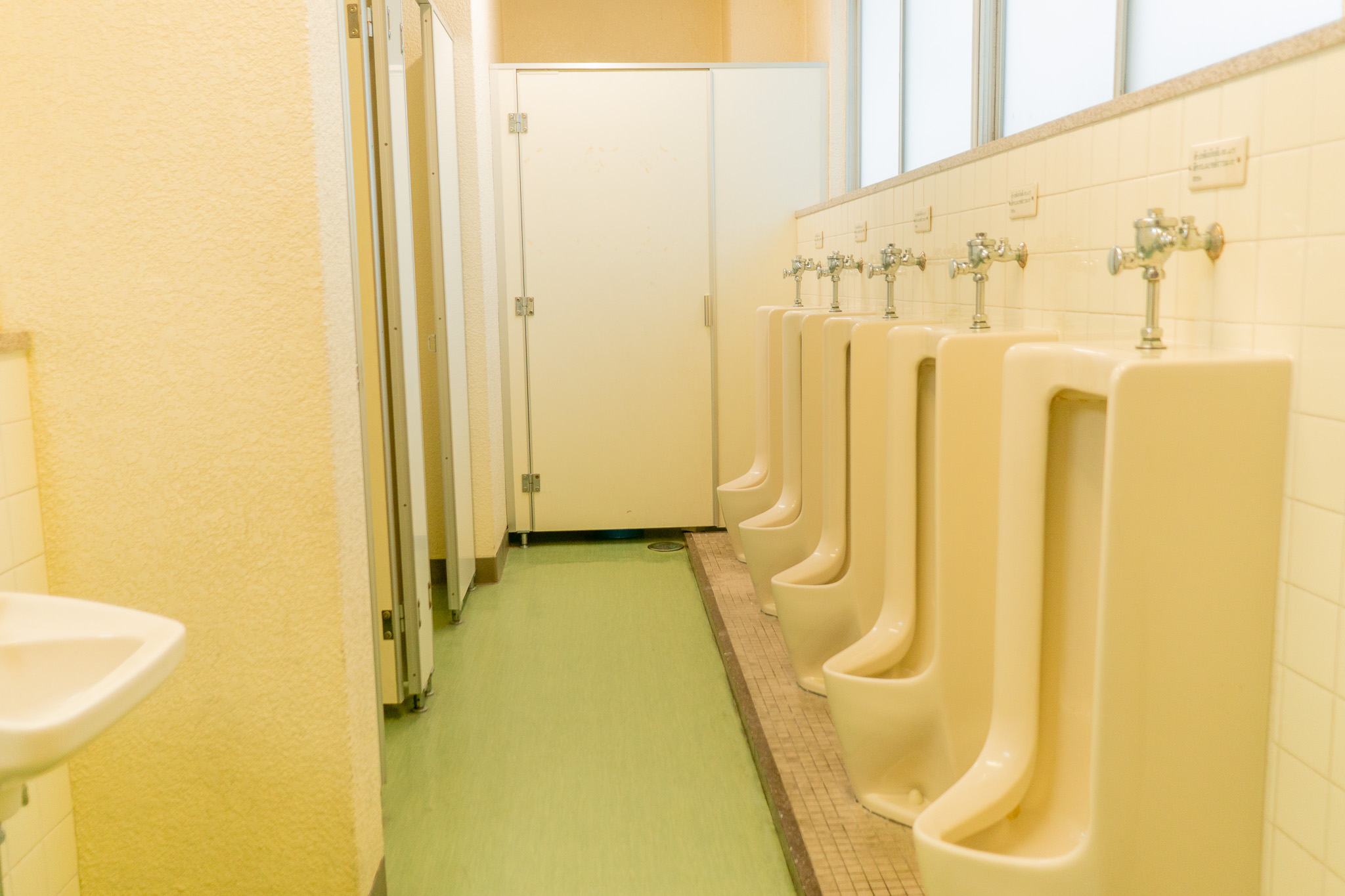 学校時代のトイレですが、気持ちよくお使いいただけるように清掃を徹底しています。
