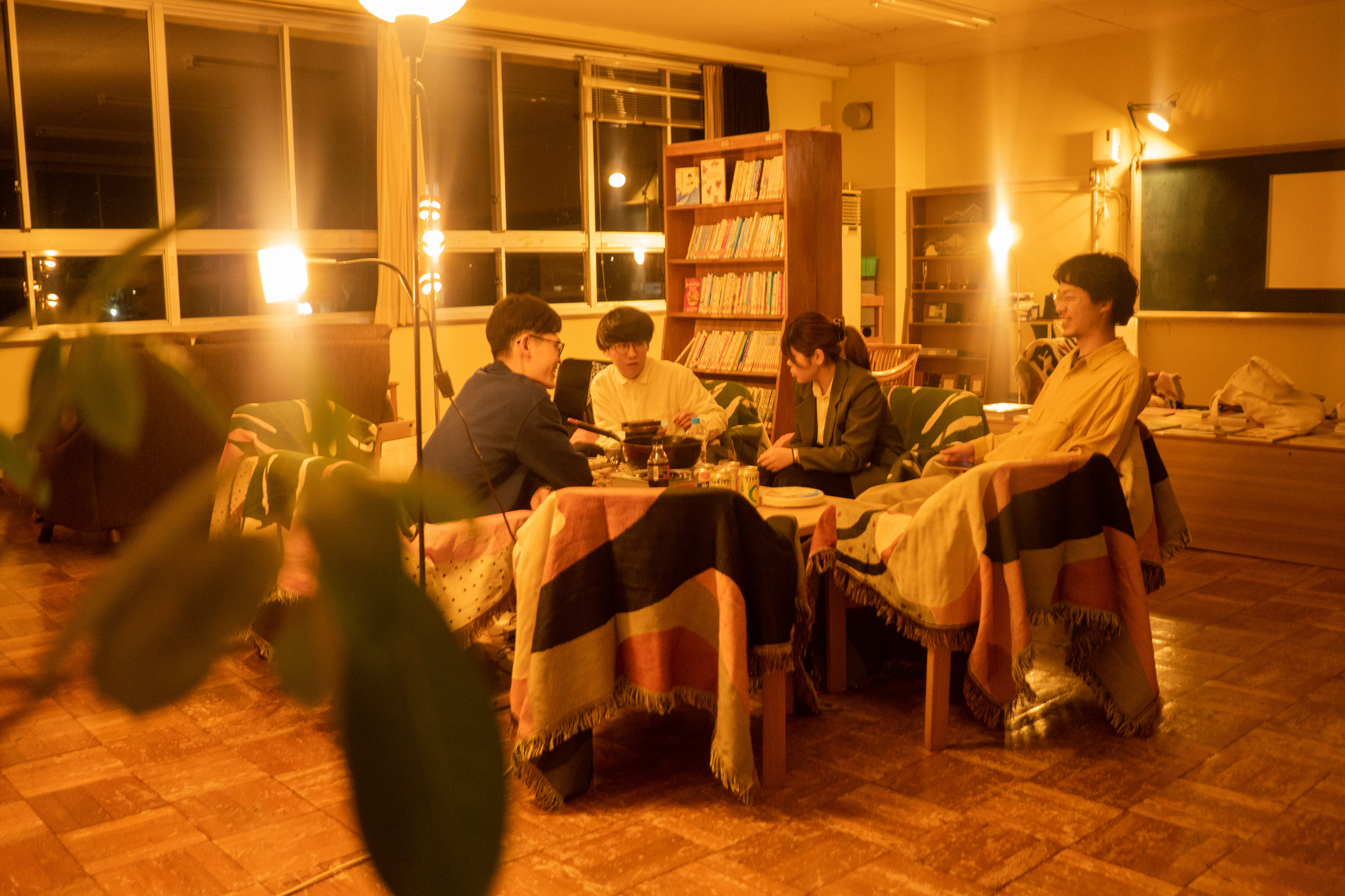 【ラウンジ】あの頃の図書室で、パーティー気分！