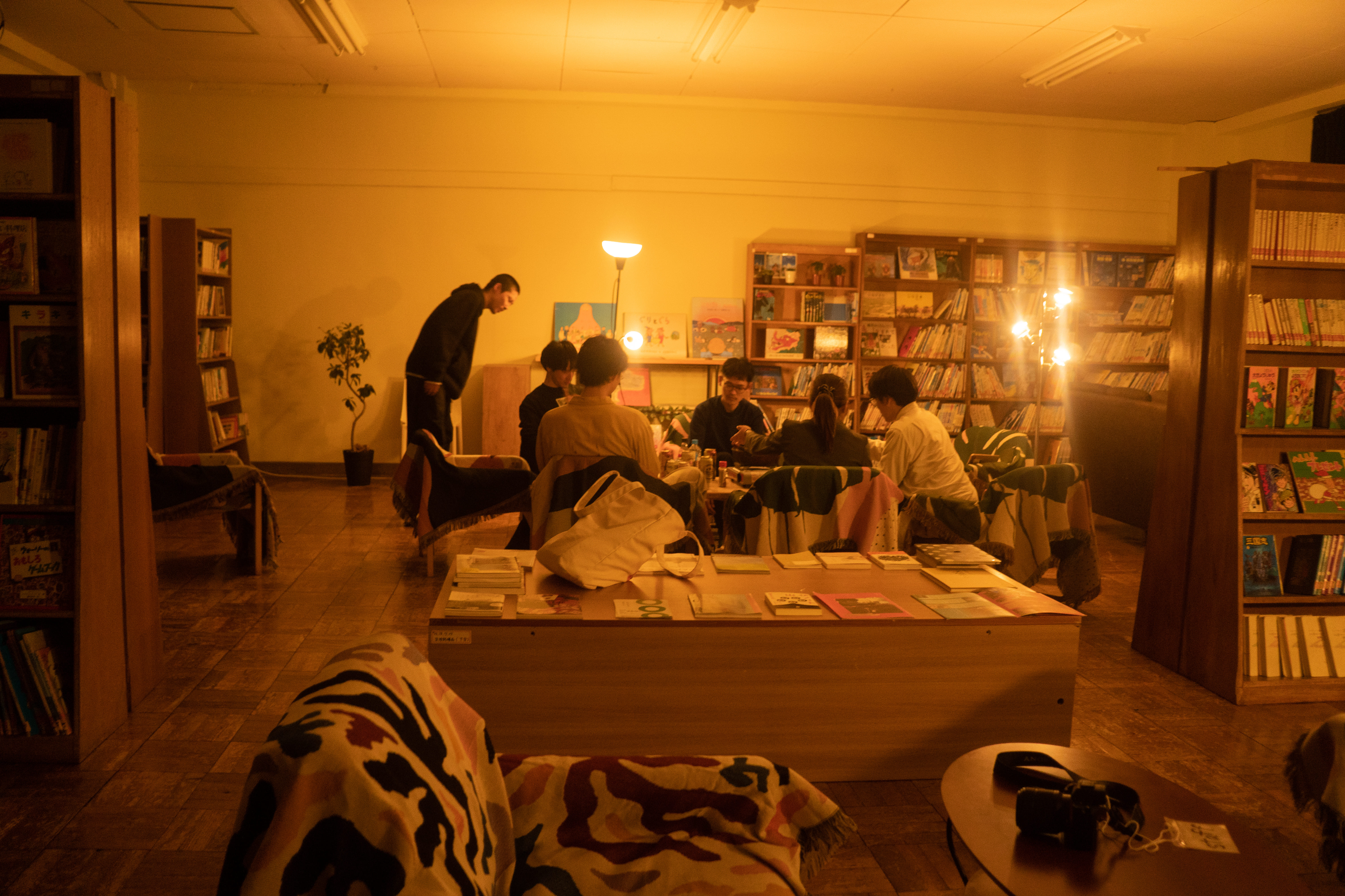 【ラウンジ】元図書室での飲み会は、大人の今だからこそのワクワク感。