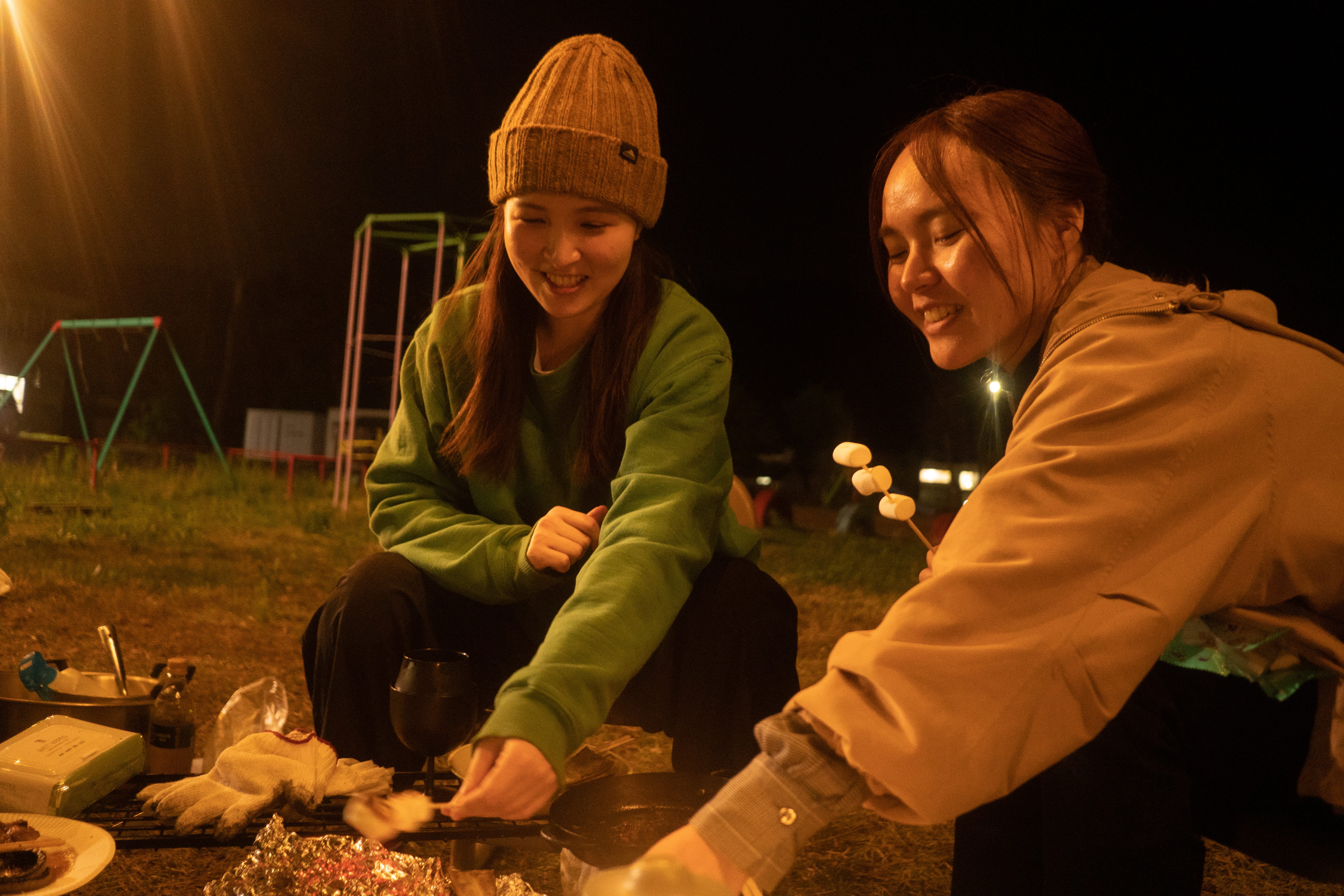 火を囲むと話が尽きない。こんな星空、久しぶり。