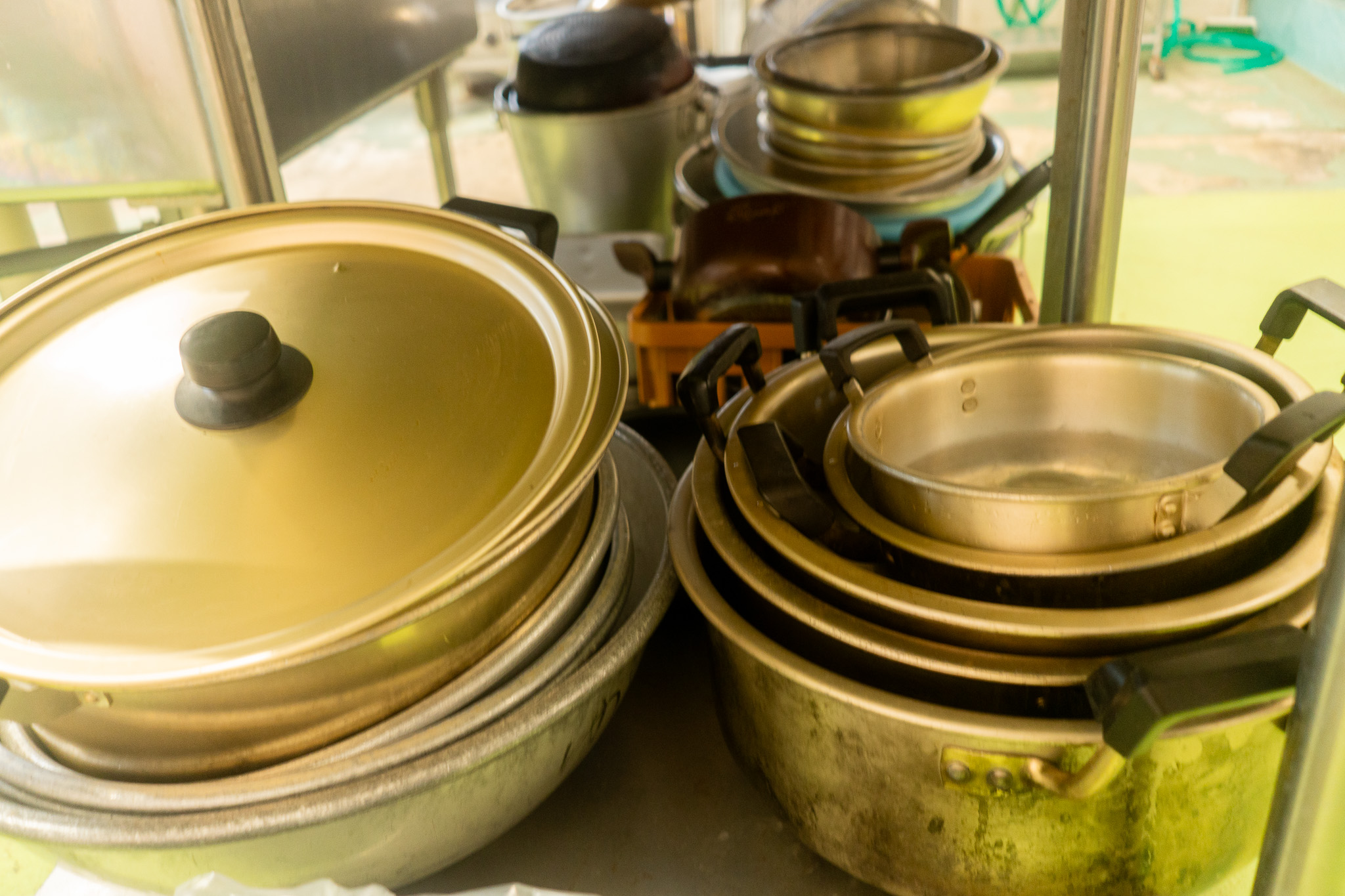 鍋やフライパンも色んな大きさがあります