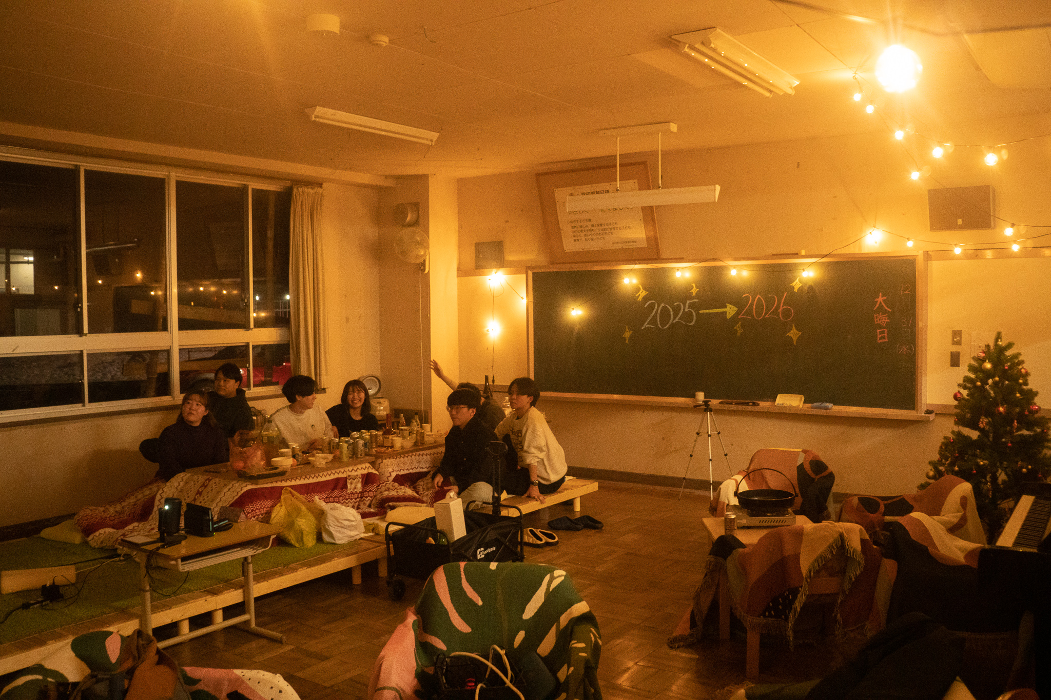 【ラウンジ】冬はこたつで夜まで飲み会