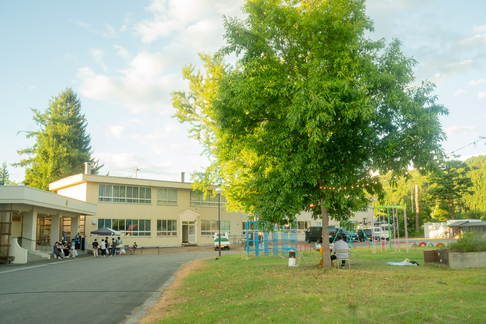 元小学校の懐かしさを感じる校舎。