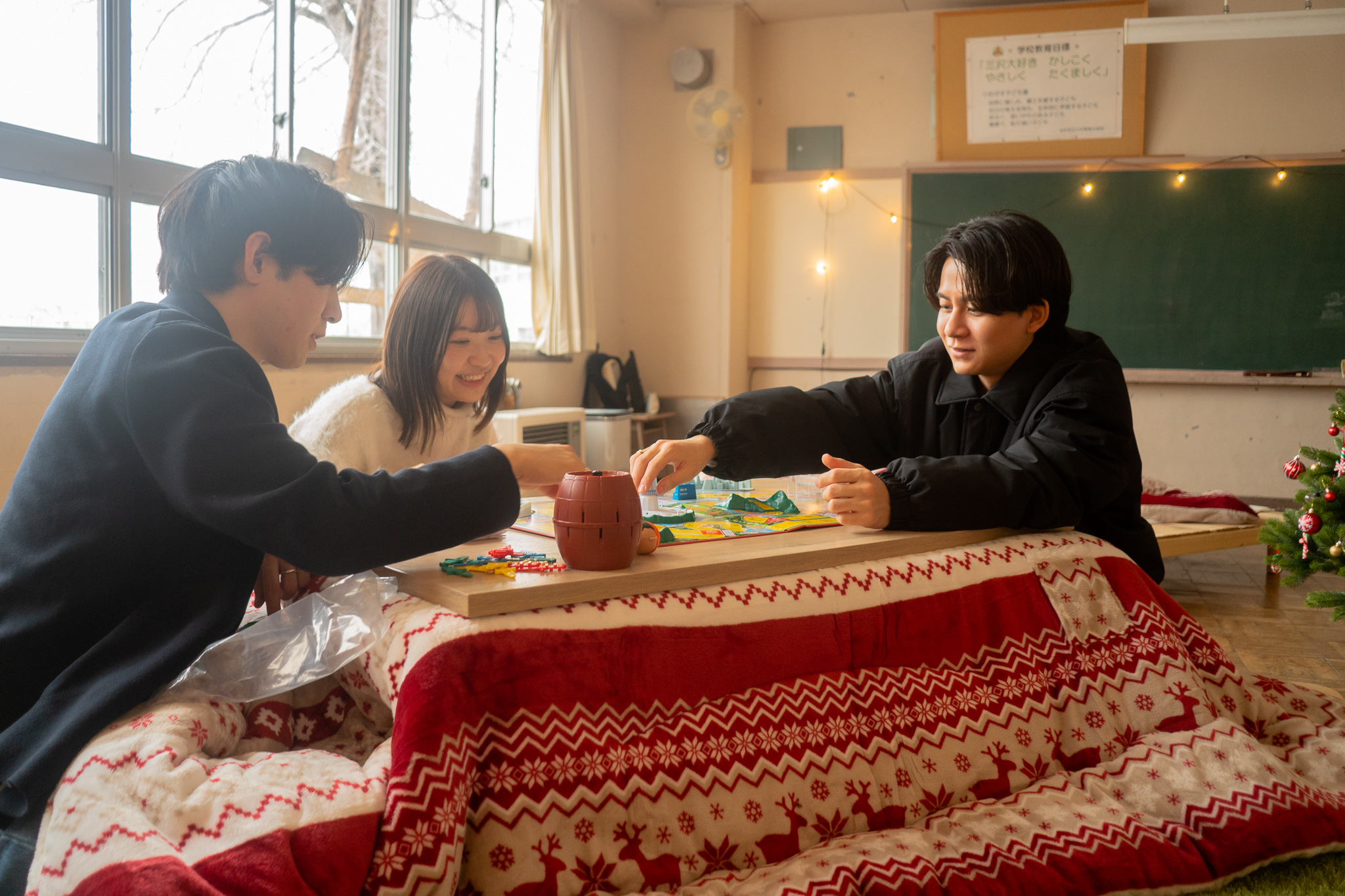 ボードゲームで大盛り上がり。負けられない戦いがここにある！