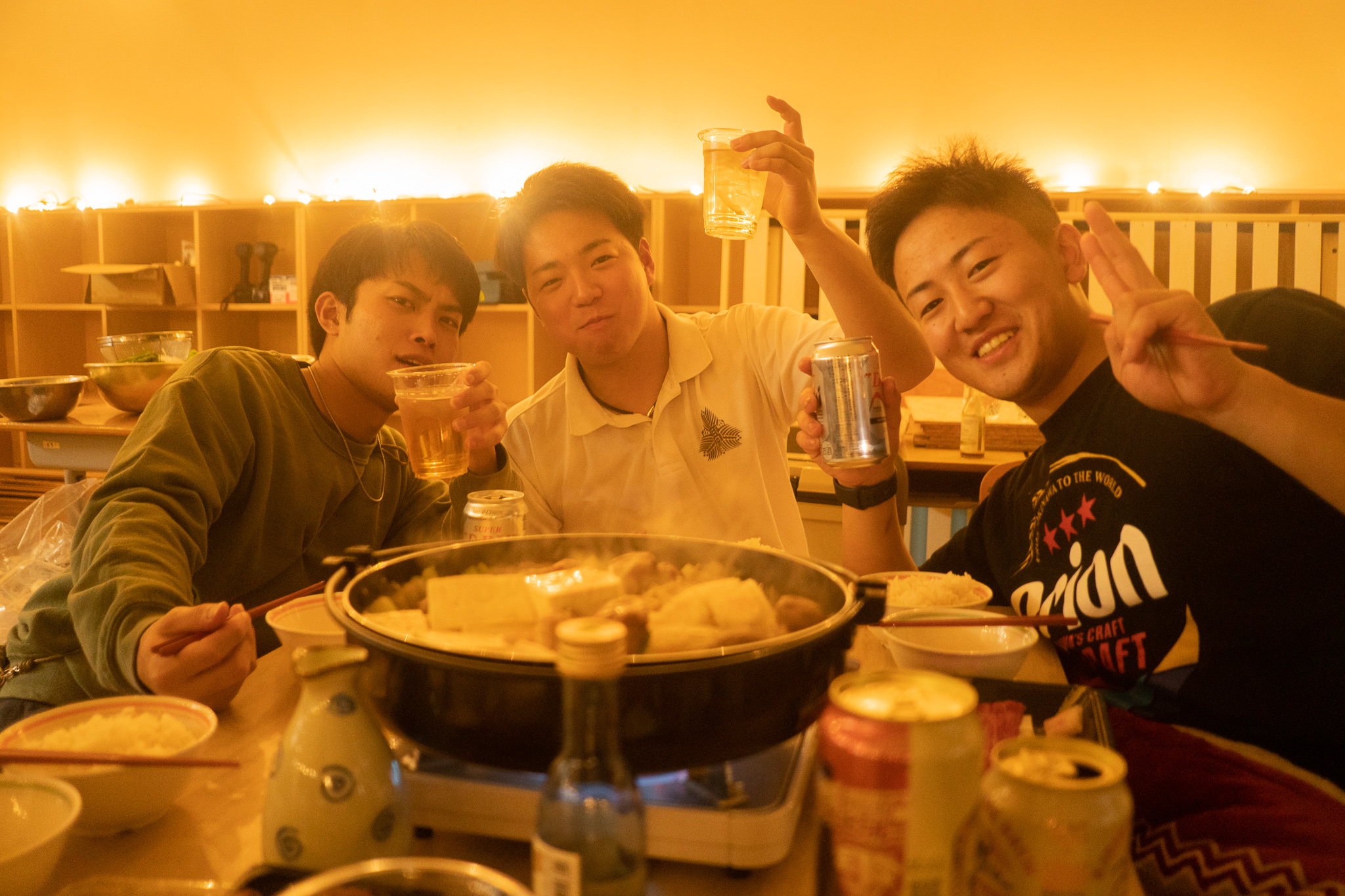 こたつでみんなで乾杯