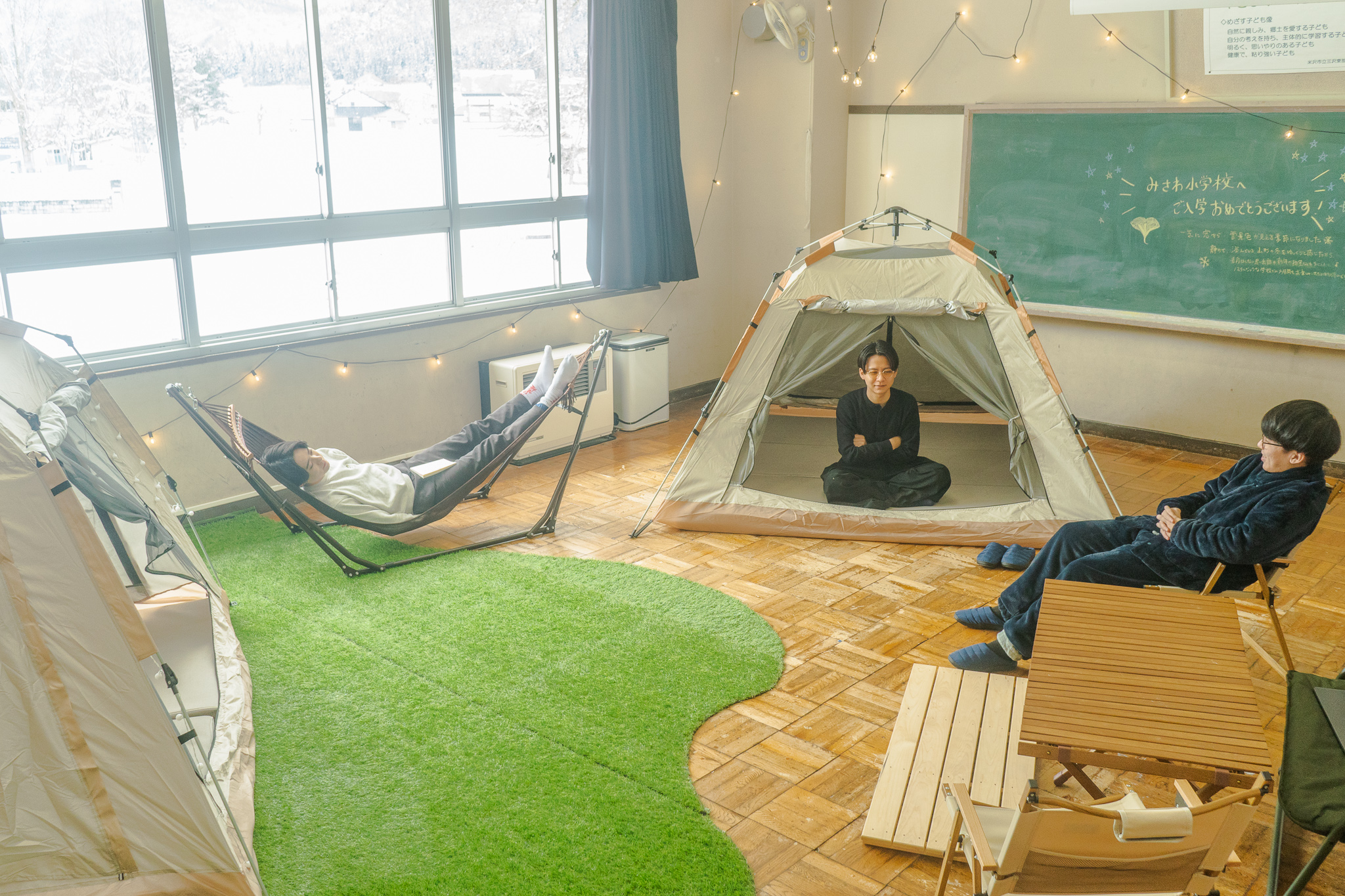 【寝室】教室にキャンプ！眠くなるまで話が止まりません。