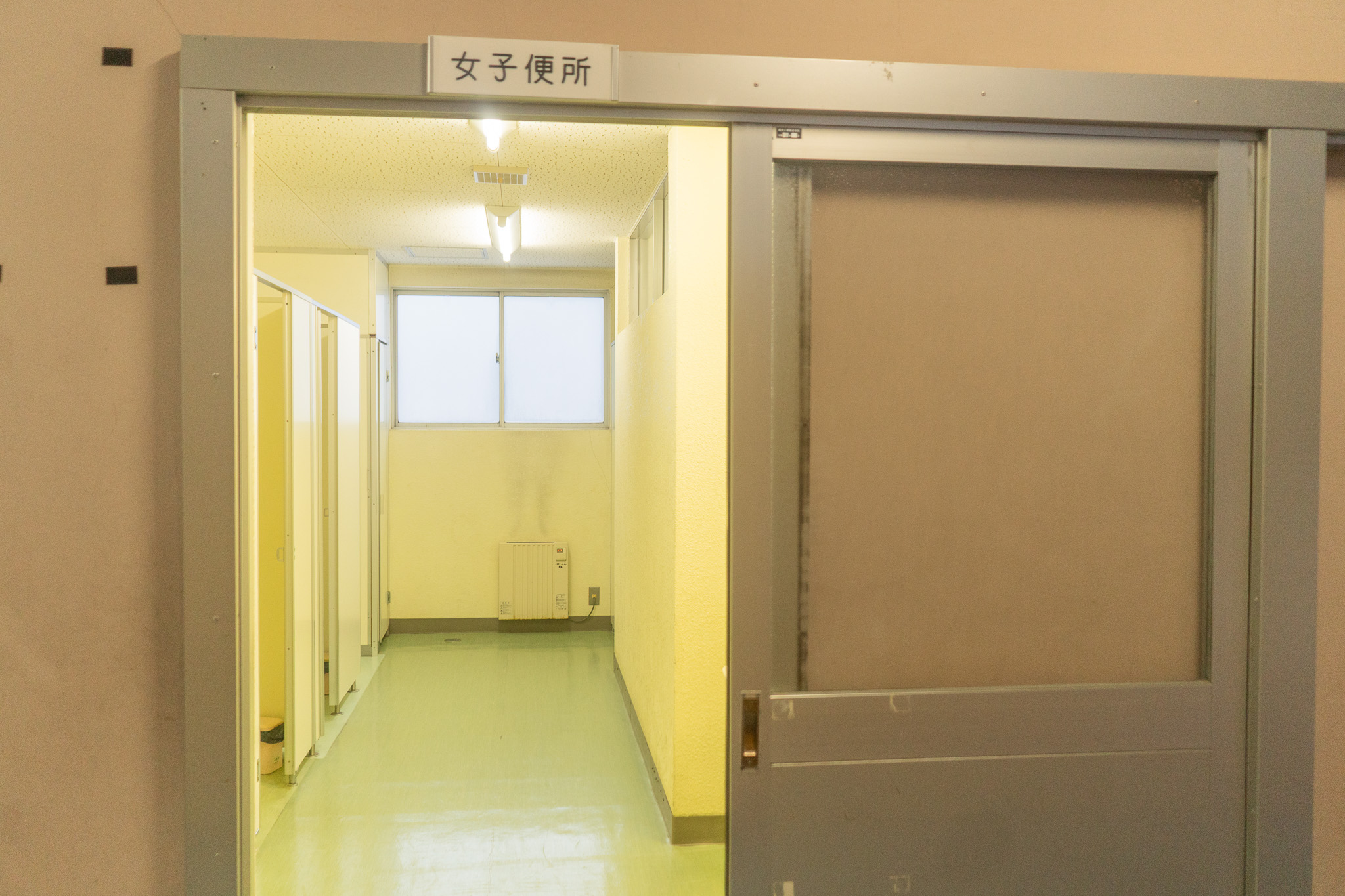 トイレは1階と2階にあります。