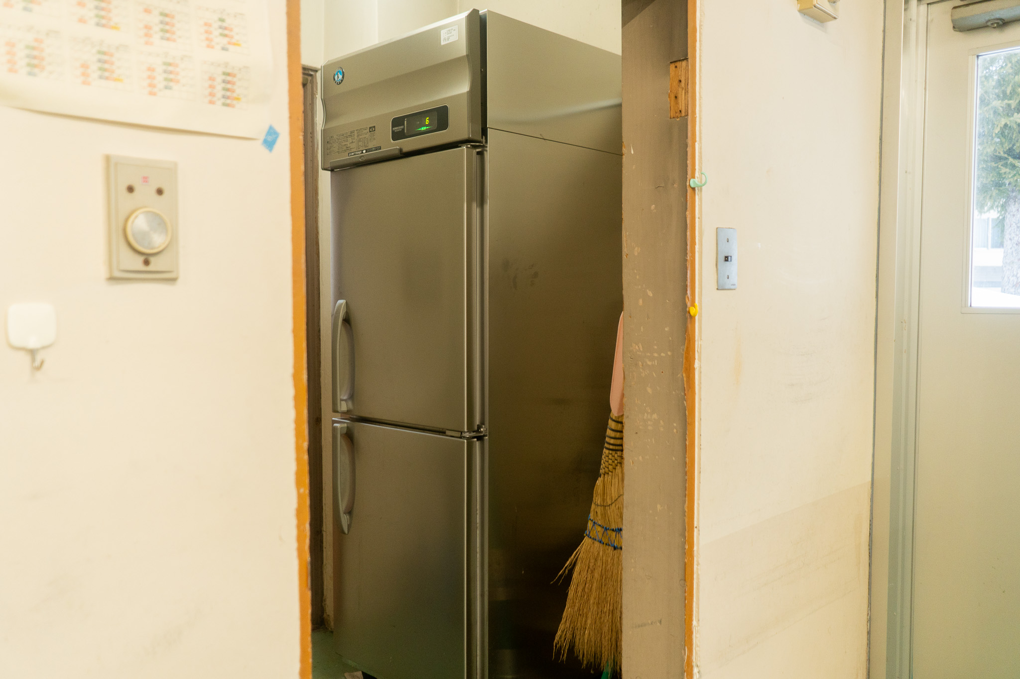 業務用の冷蔵庫には、大容量でお酒も飲み物も入ります！