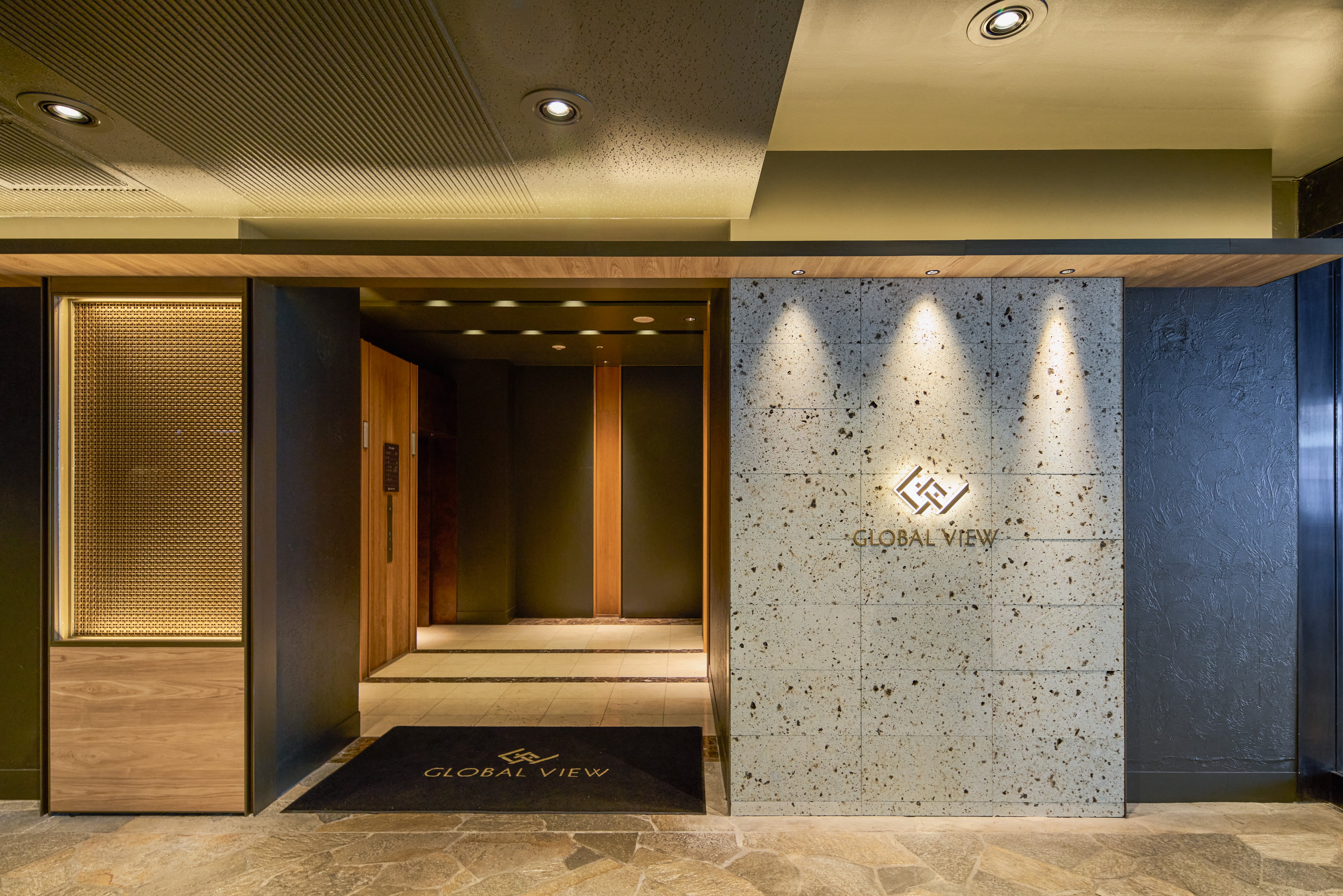 【ホテル正面玄関】