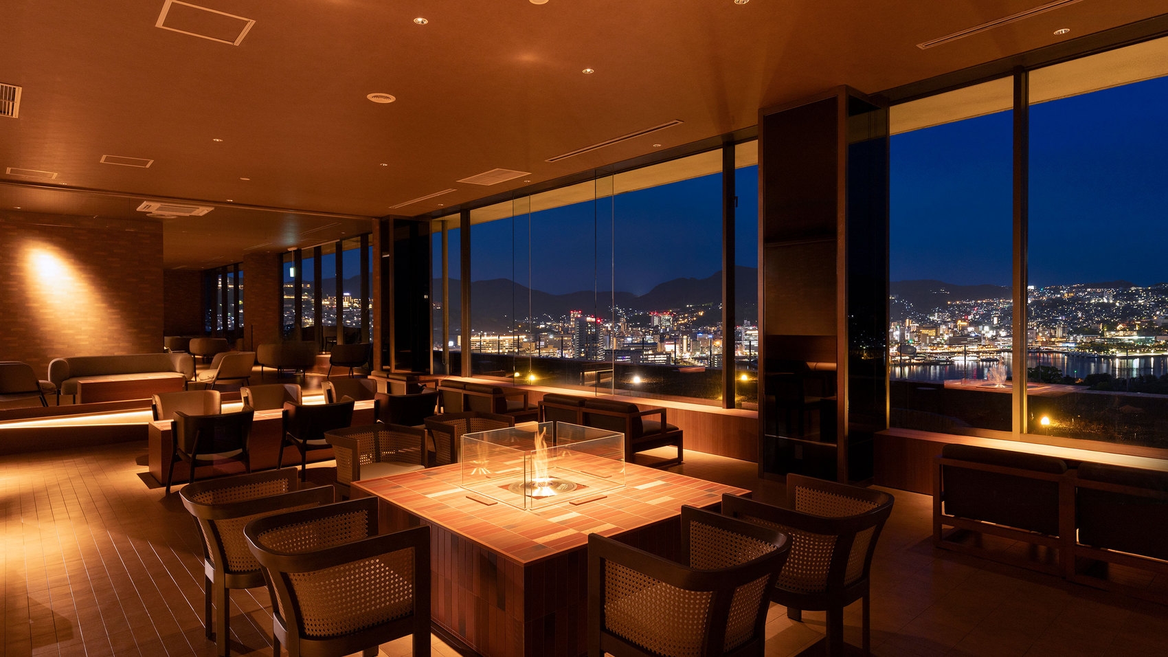 【1泊2食付】世界新三大夜景を堪能する温泉宿 基本バイキングプラン