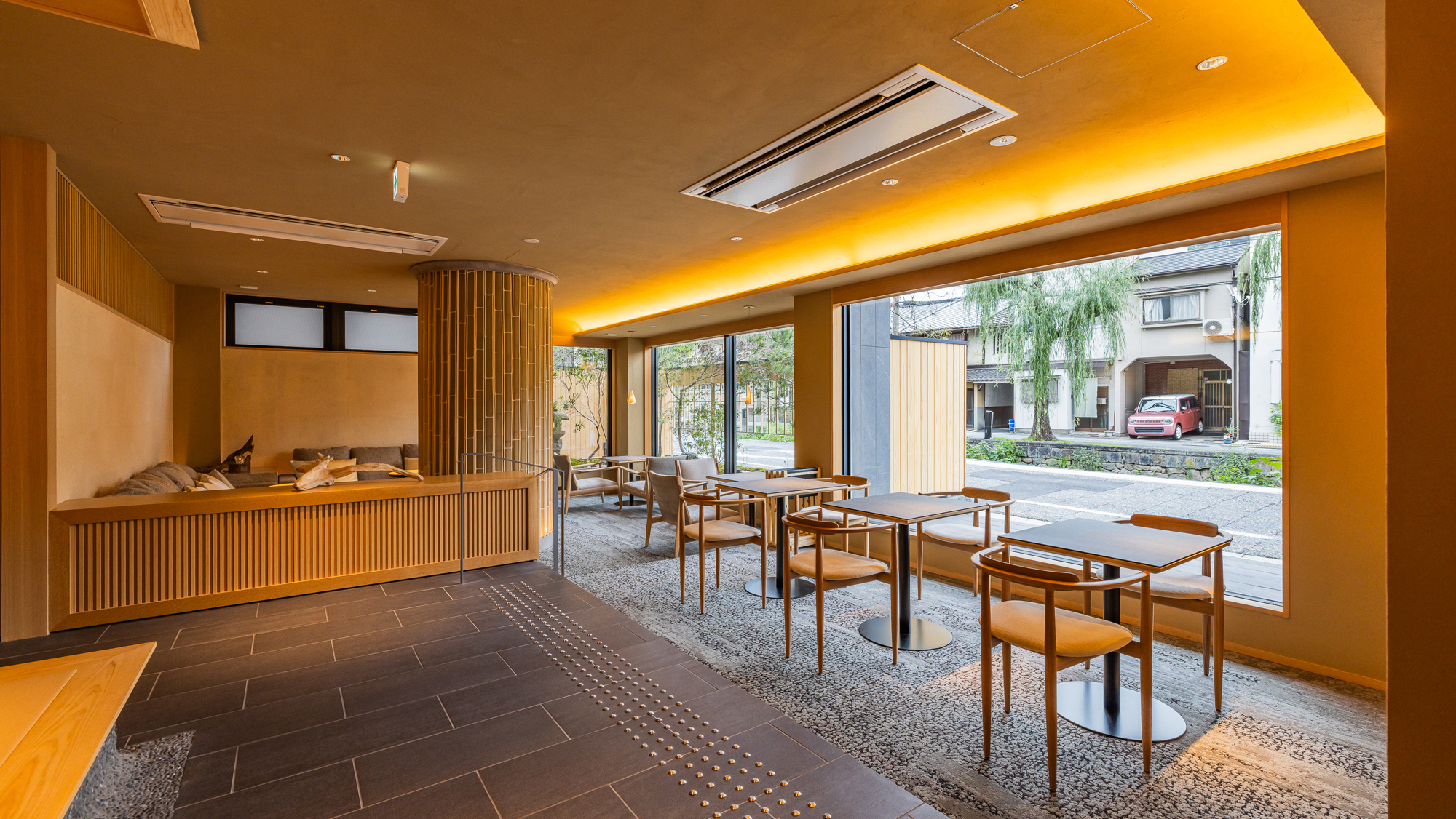 ロビーラウンジ