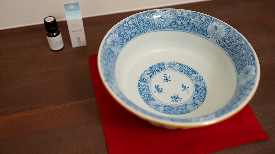 オーナーこだわりのアート作品を並べています