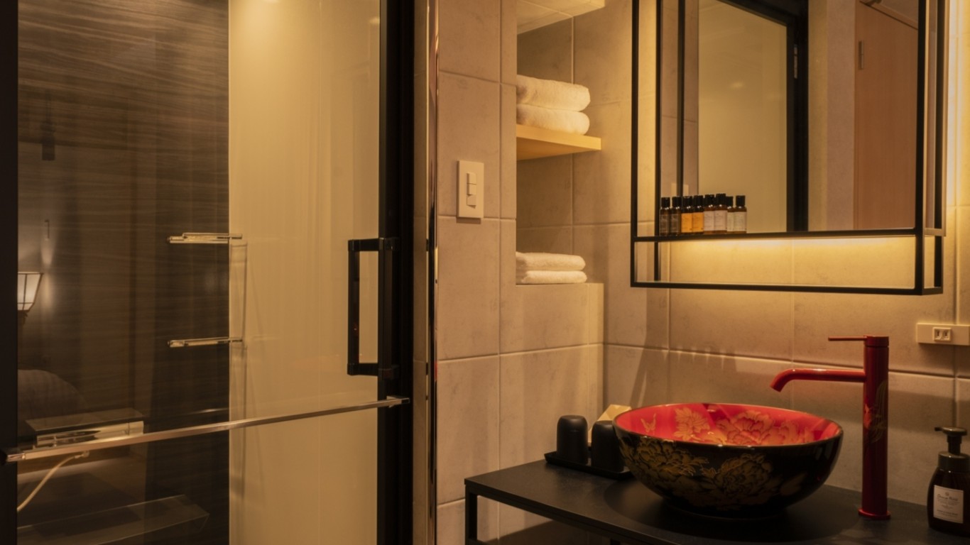 ホワイトルーム　洗面所