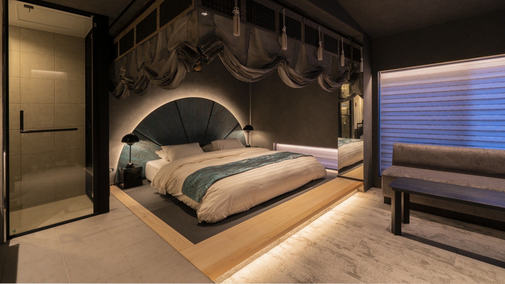 ブラックルーム斜め　16:9