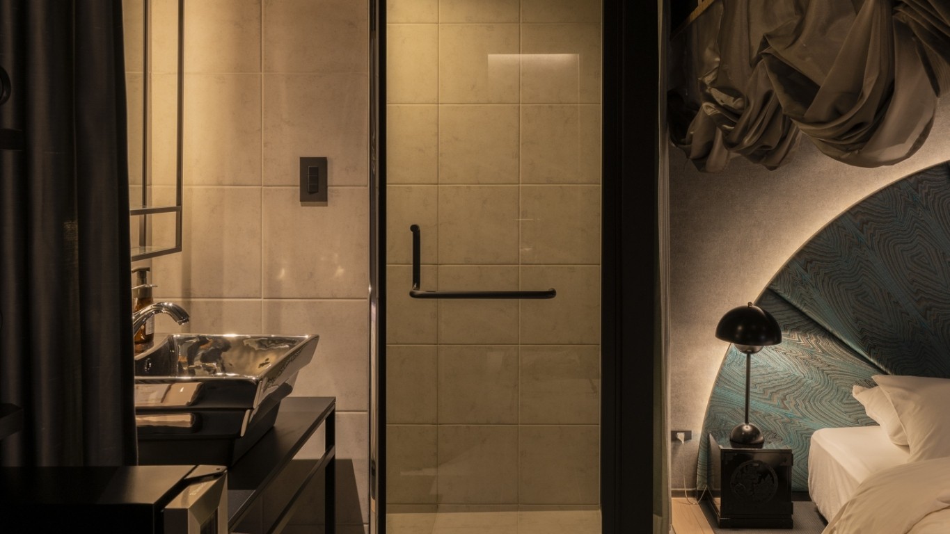 ブラックルーム　洗面所