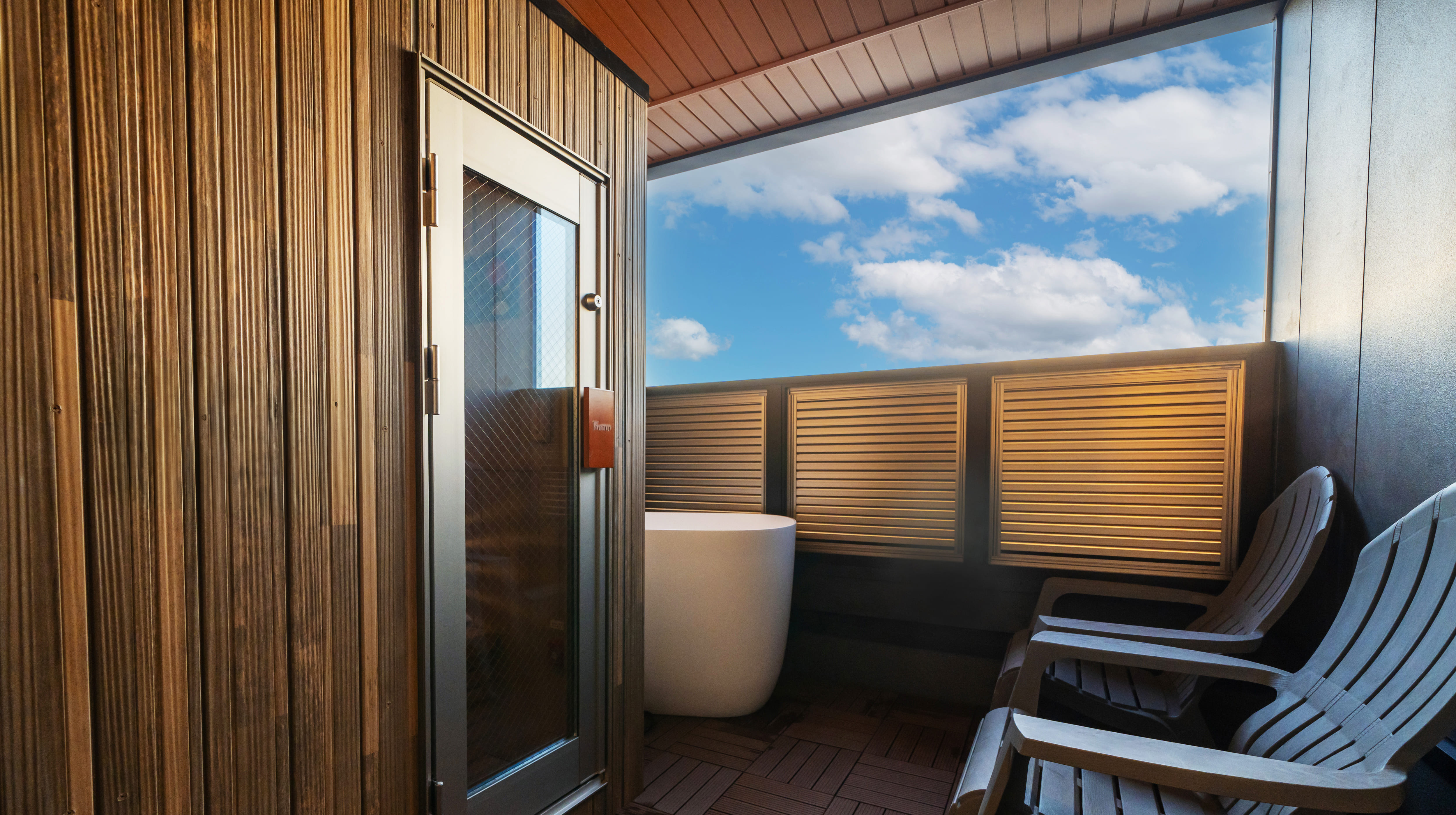 サウナ付き客室(露天デッキ/日中)