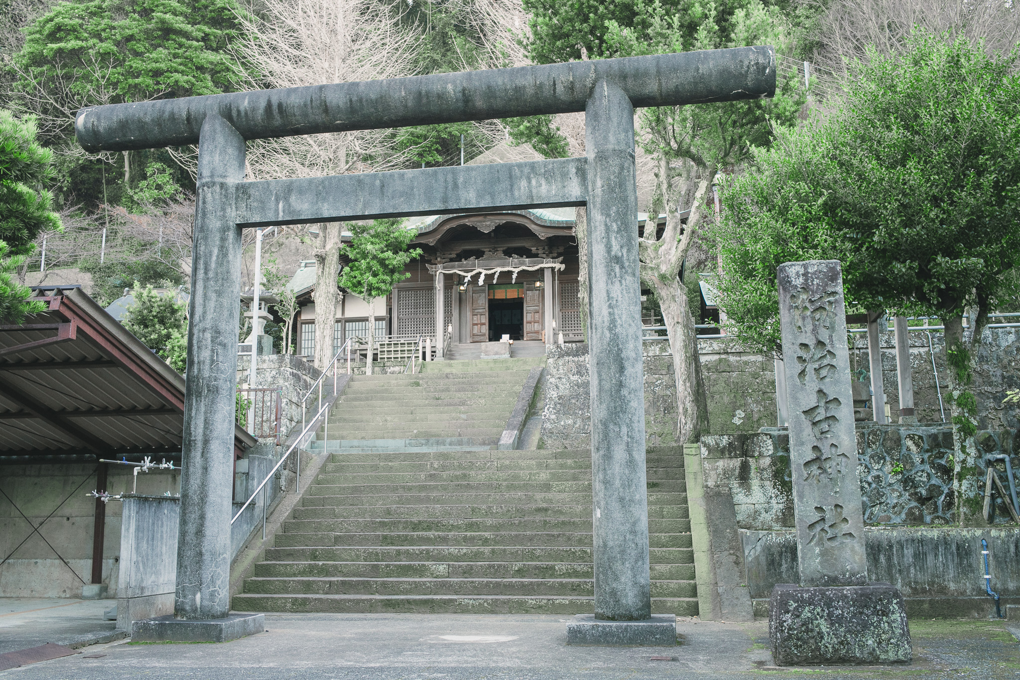 【周辺】施設の目の前には熱海市無形文化財の阿治古神社が見守ってくれています