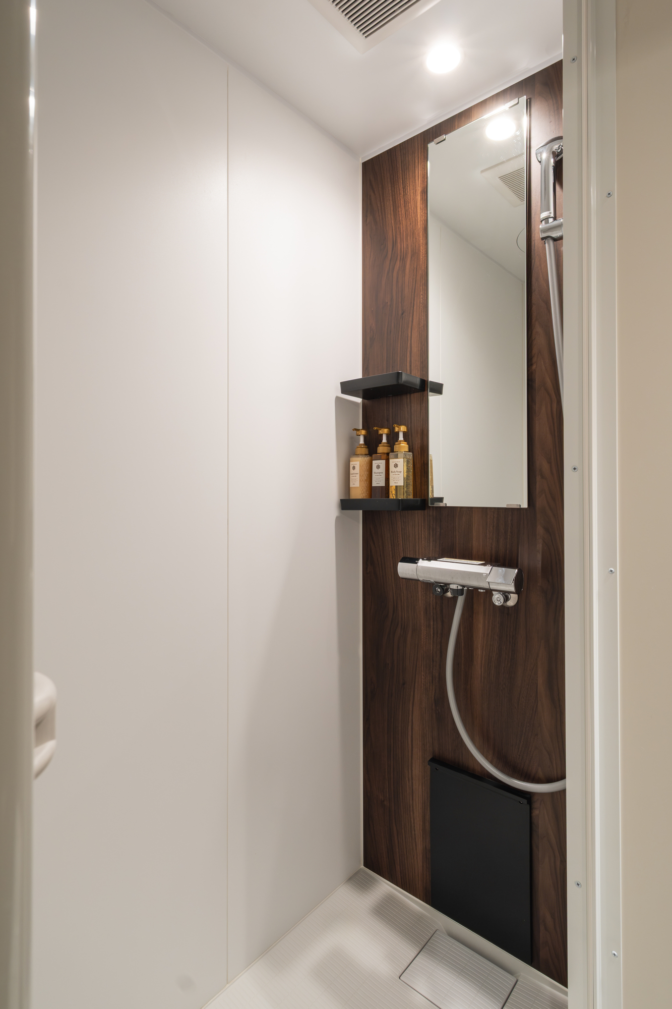 シャワールーム（浴槽はありません）