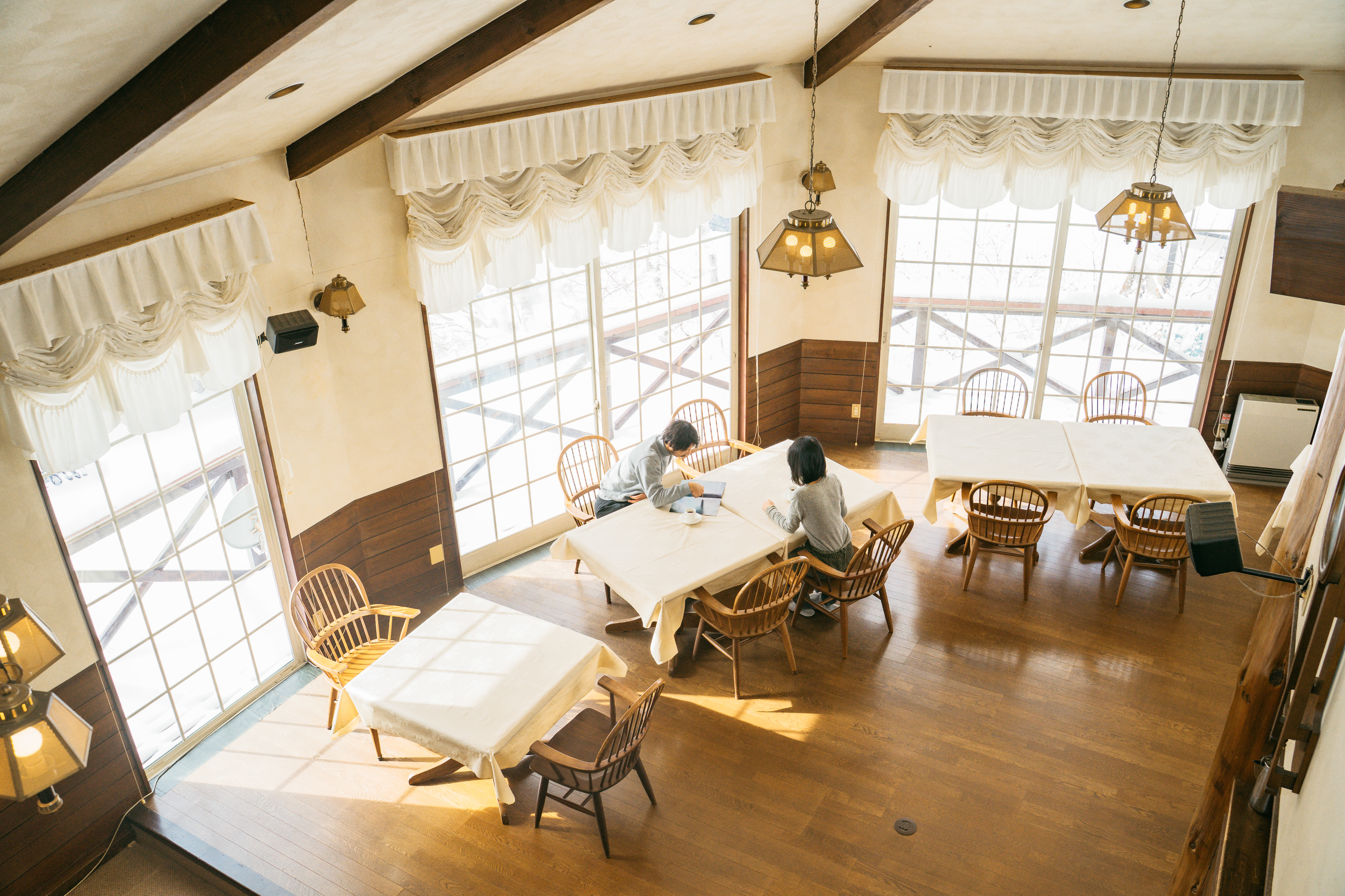 今日は何をしようかな？ラウンジでお話ししましょう。