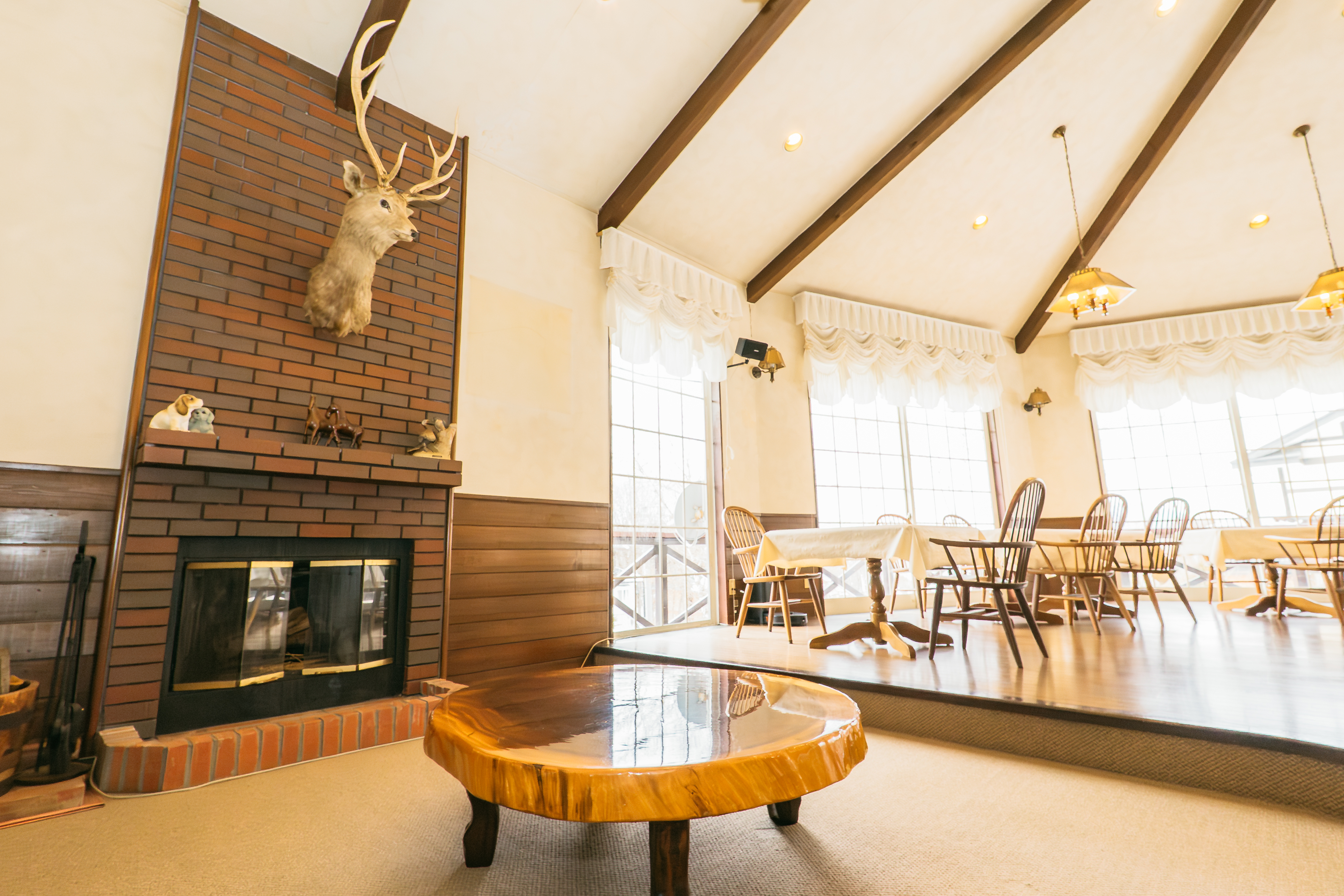 広々としたラウンジでゆっくりとお過ごしください。