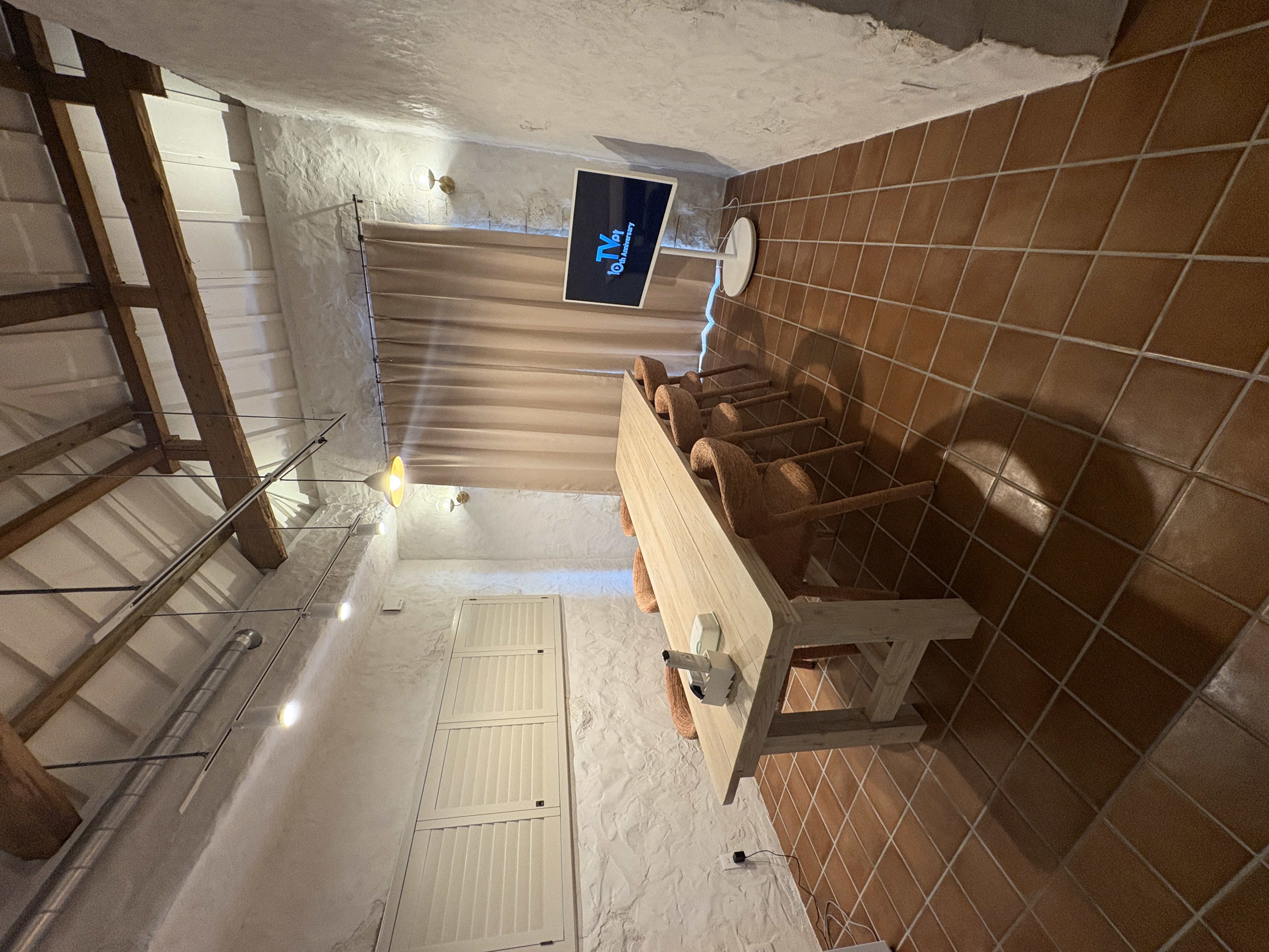 ネット動画配信サービス対応テレビ