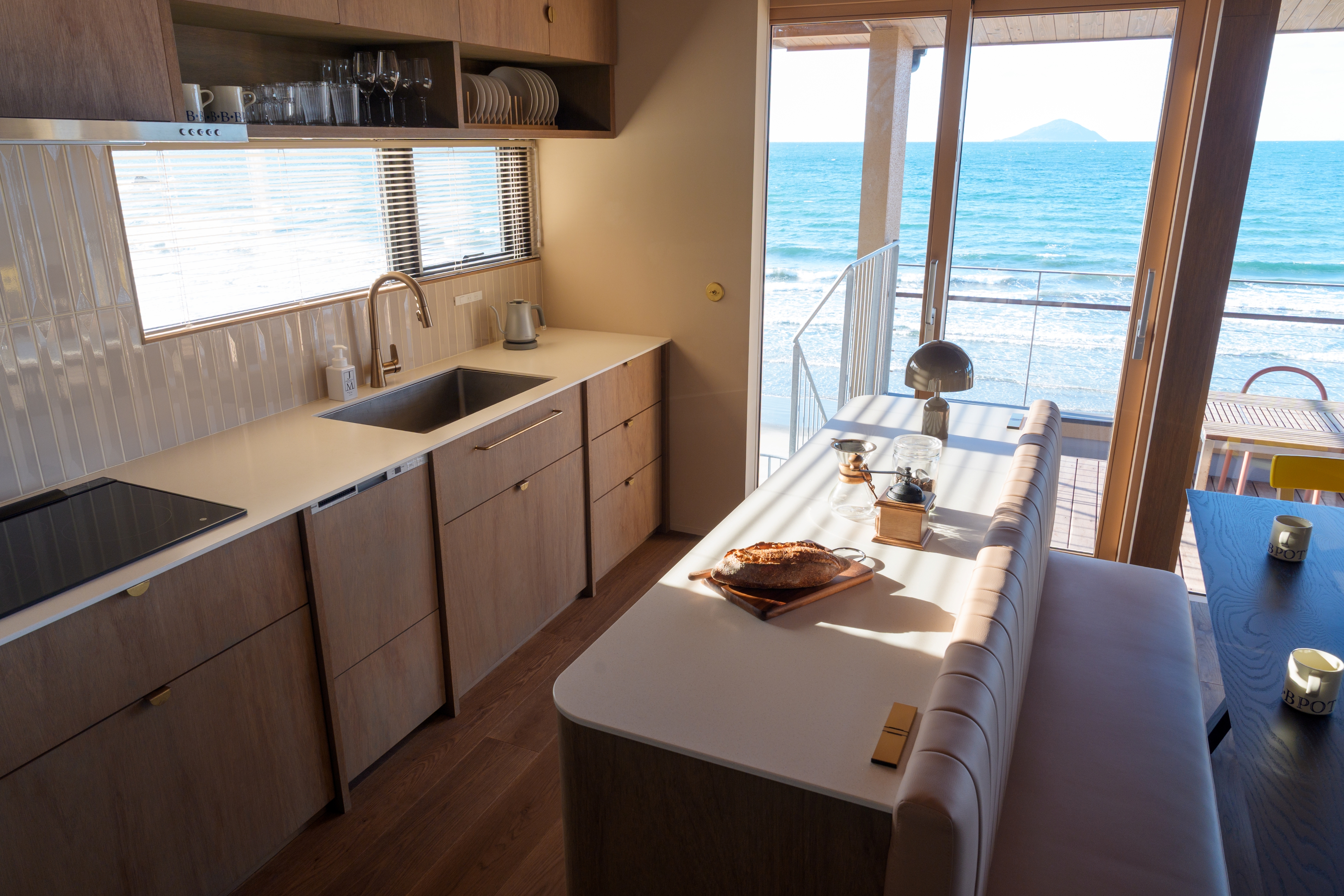 キッチン「The Garage」