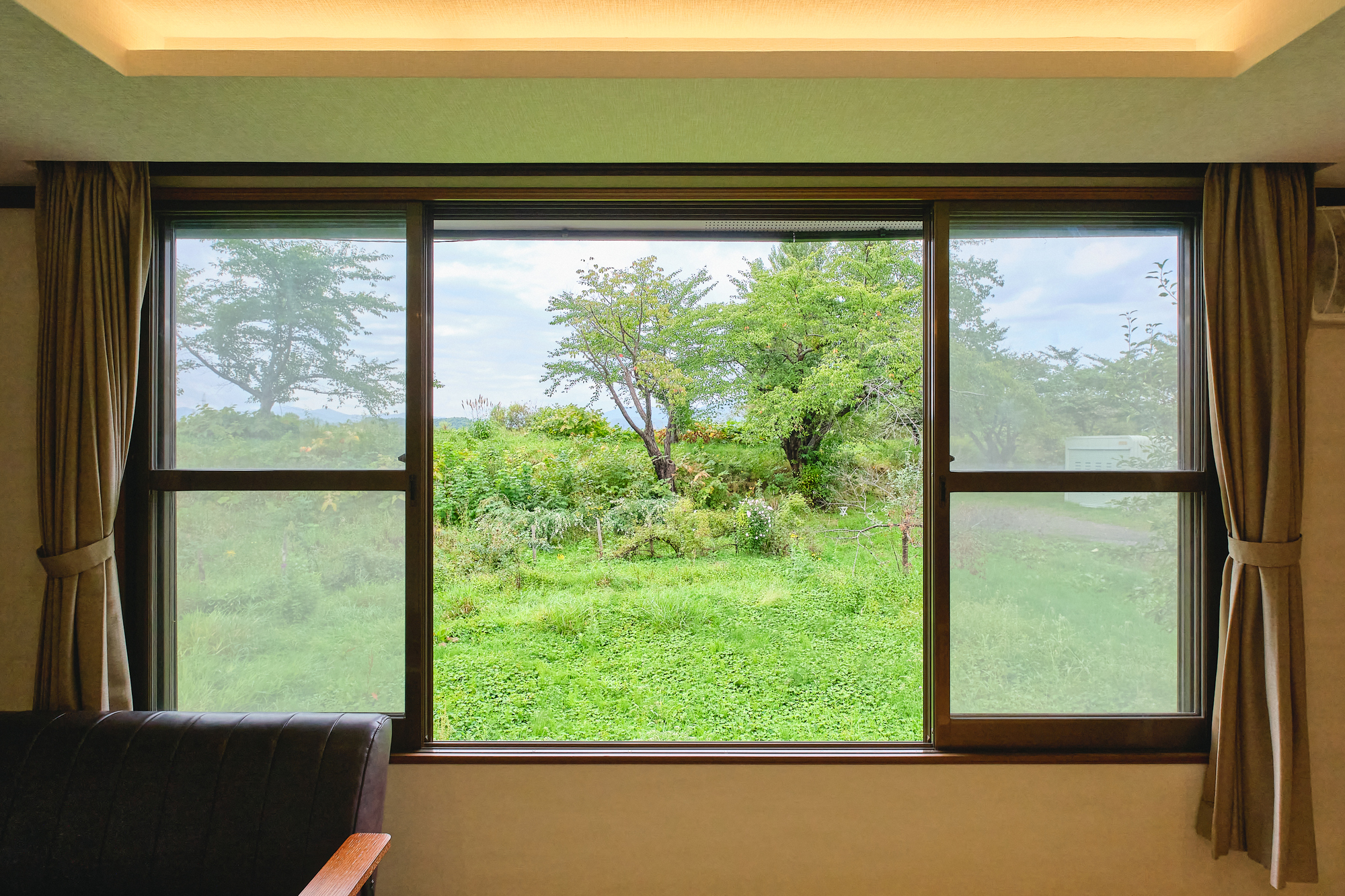 自然に溶け込む隠れ家のようなお部屋です