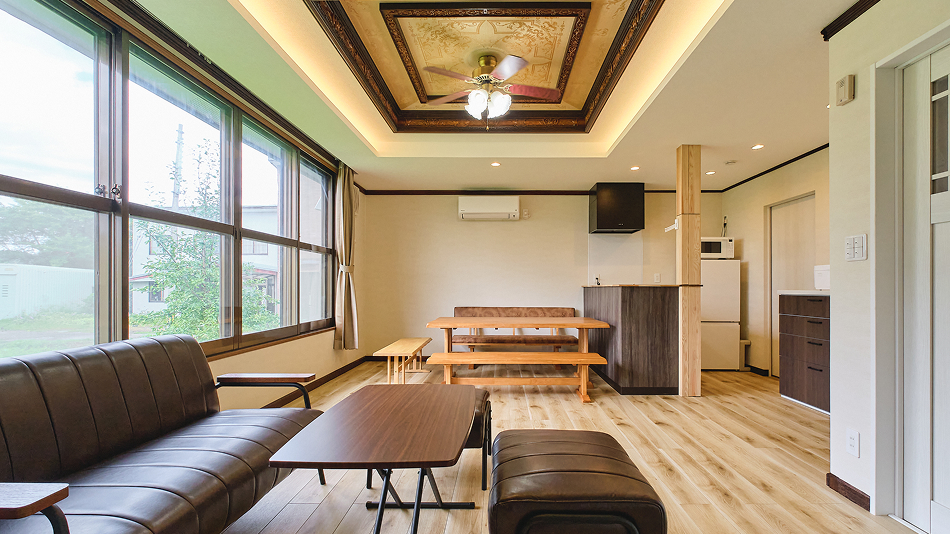 開放的なリビングダイニングスペース