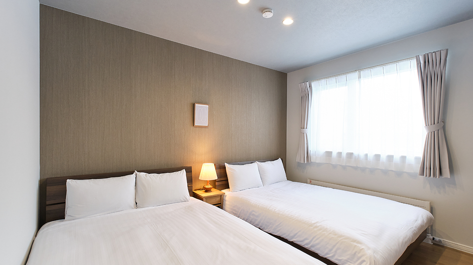 ダブルベッド2台