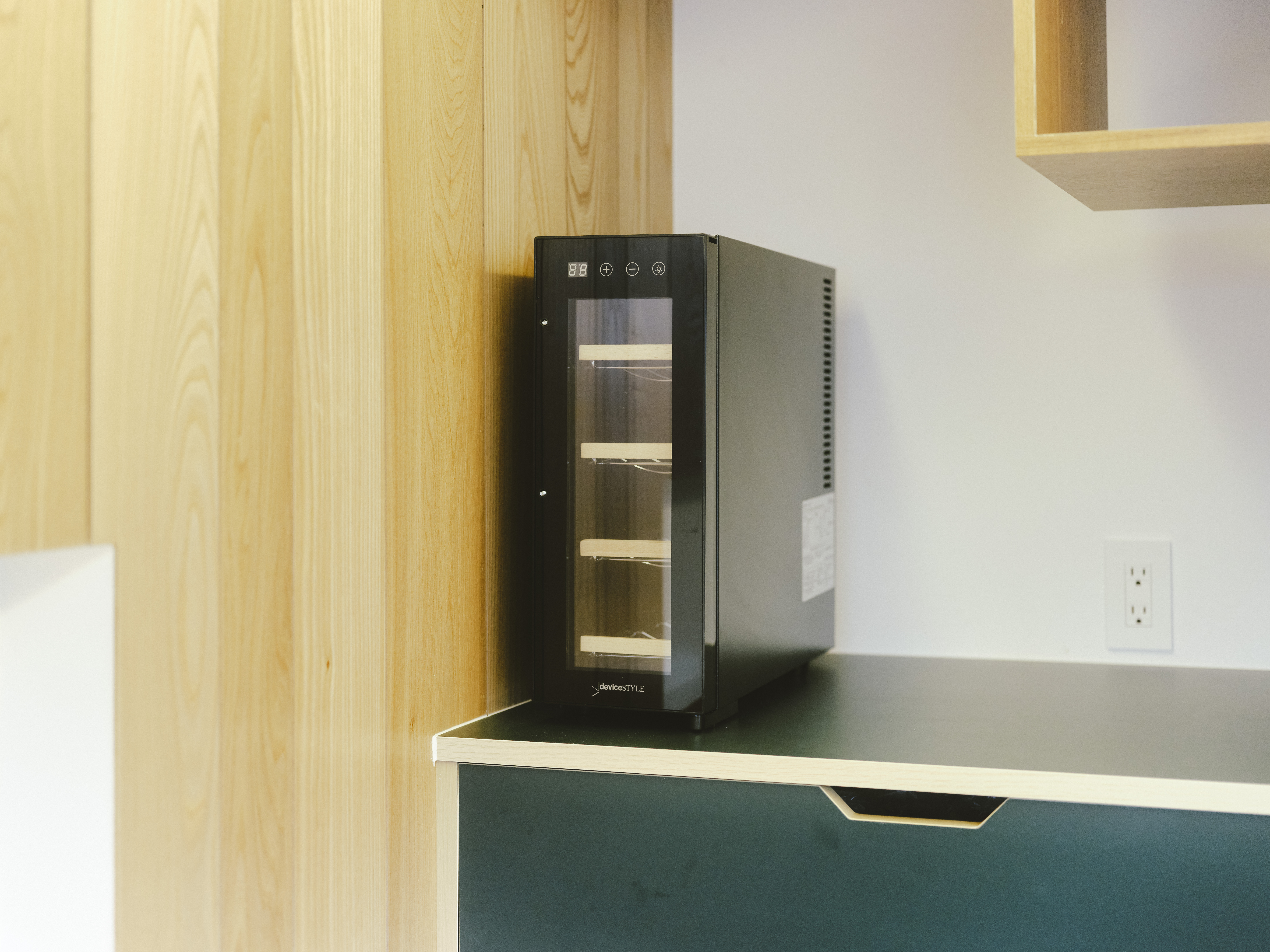 【客室設備】ワインセラー（Suite Villa、Standard Villaのみ）