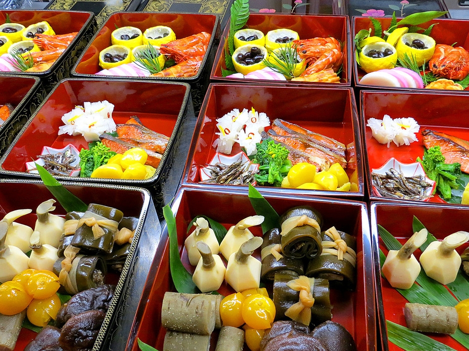 【お部屋出しまたは個室食】＜年末年始専用＞料理長特製おせち！新年の始まりを天地閣で…【2食付き】