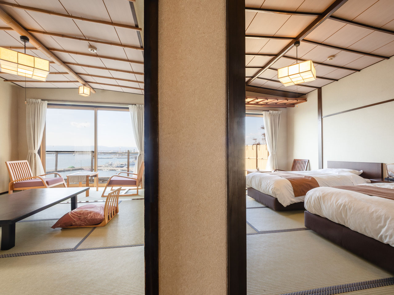 和室6畳＋和室8畳【ベッドルーム】（小名浜港一望）バストイレ