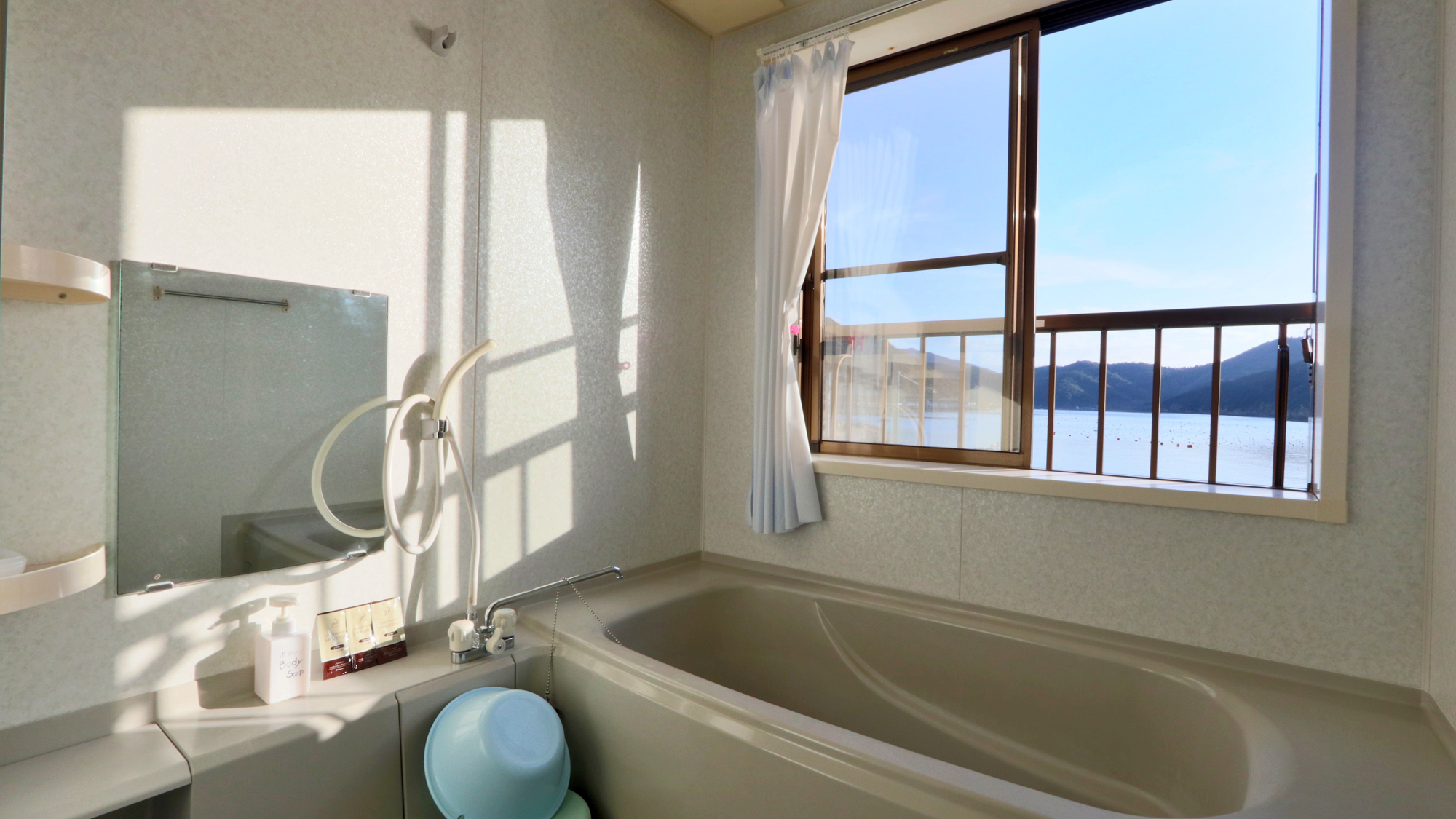 【客室】2F海見え和室6畳 バス・トイレ付 