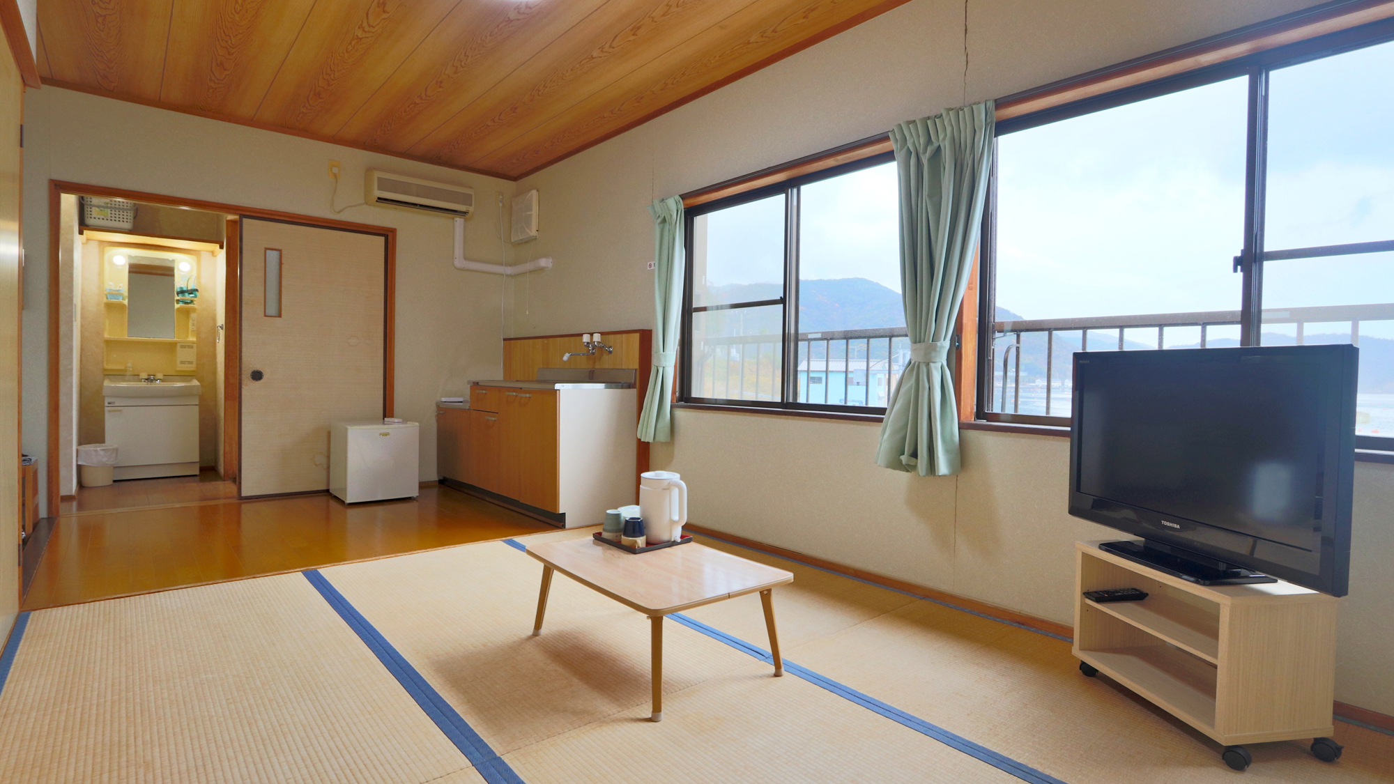 【客室】2F海見え和室6畳 バス・トイレ付 