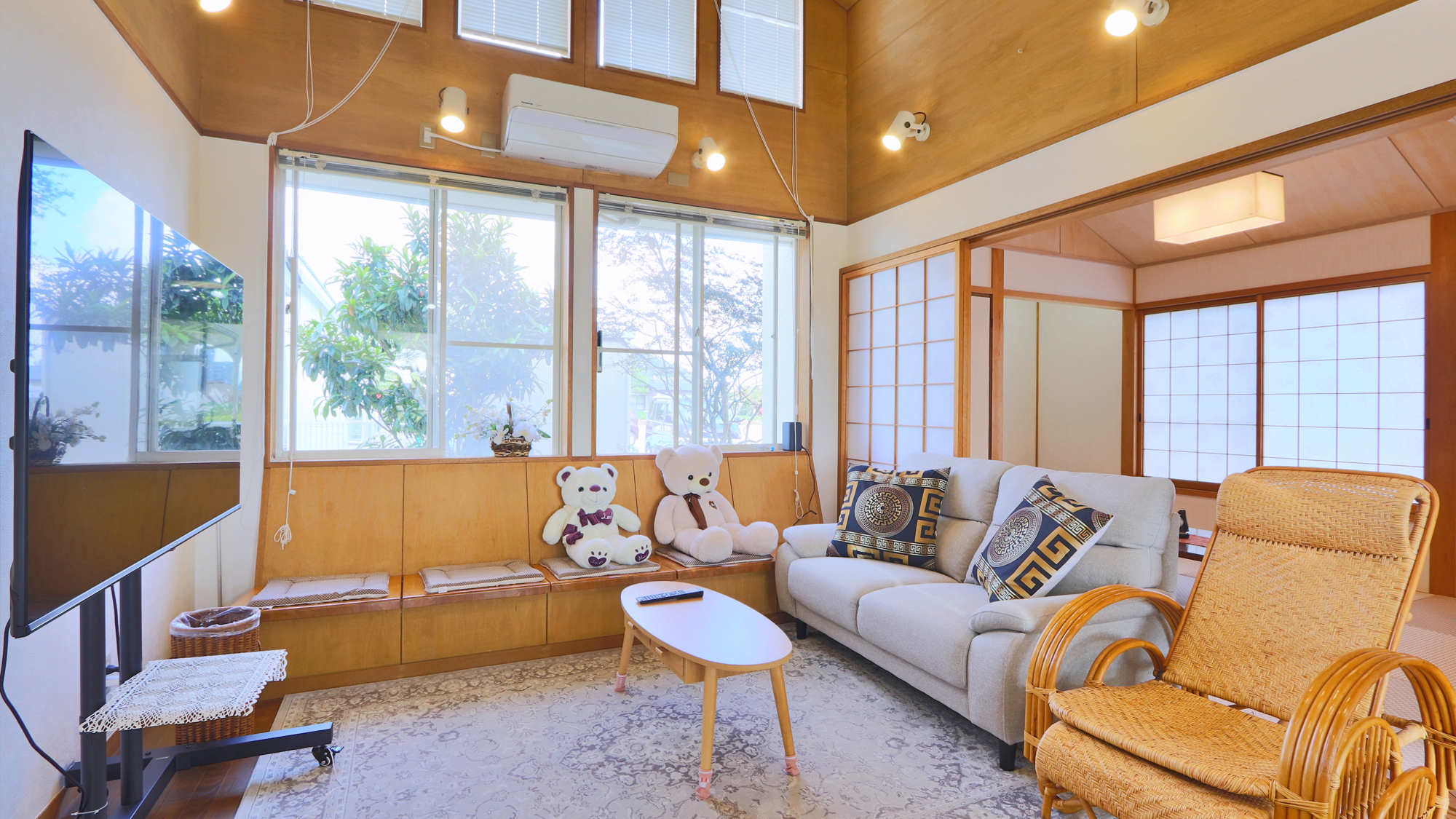 【リビングルーム】吹き抜けの空間