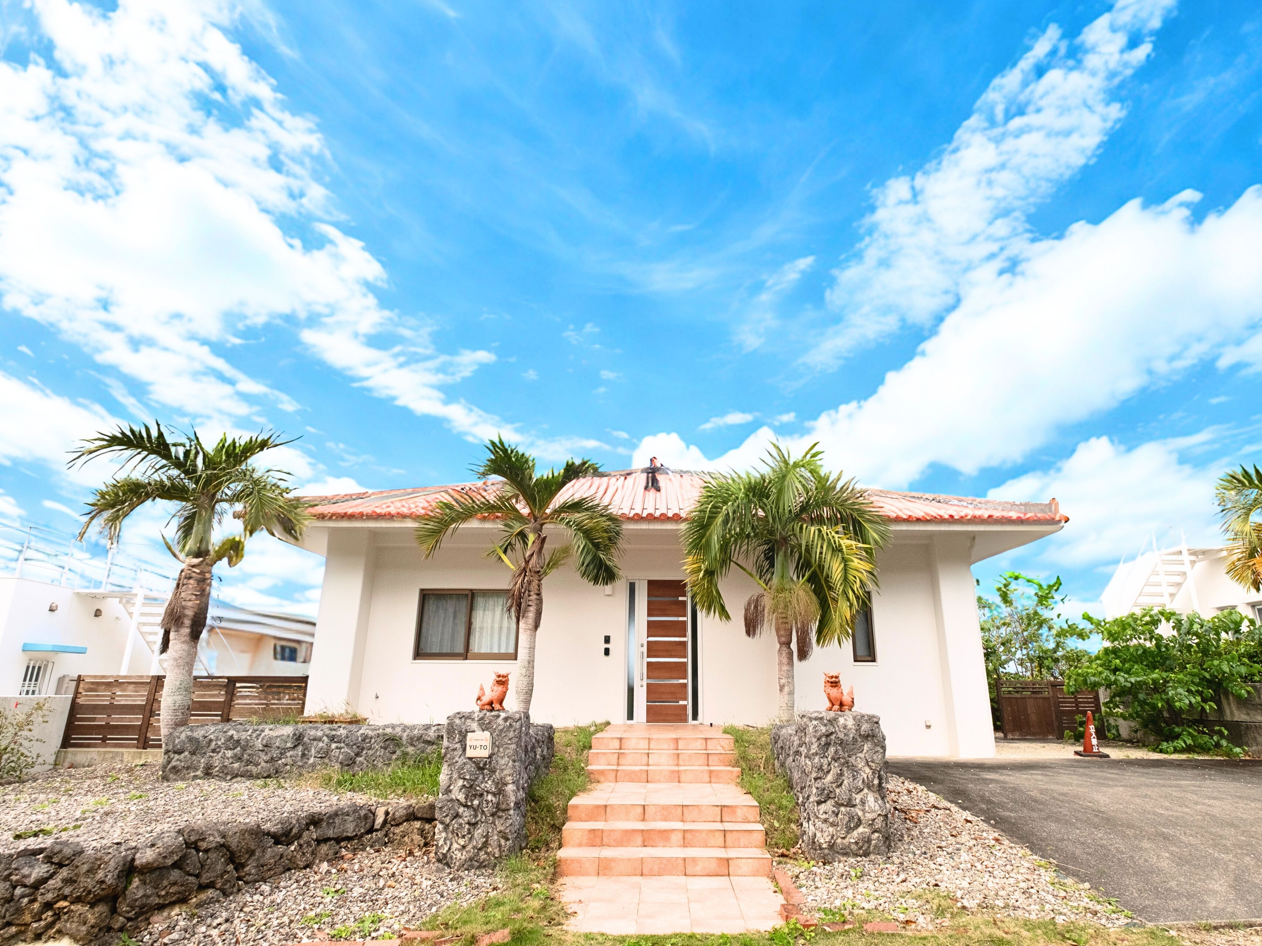 南国リゾート感あふれる外観