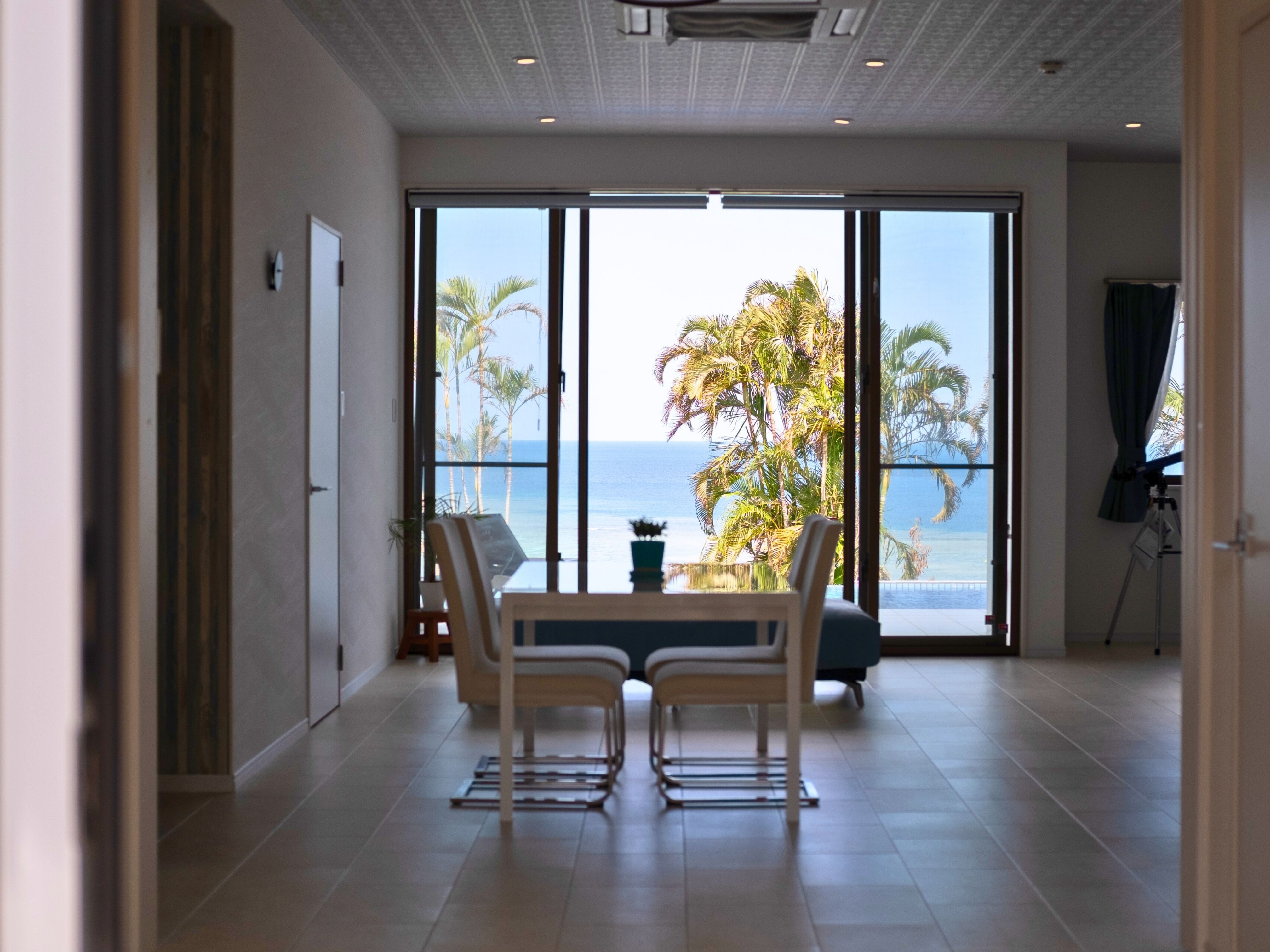 海へと続く開放的な室内動線