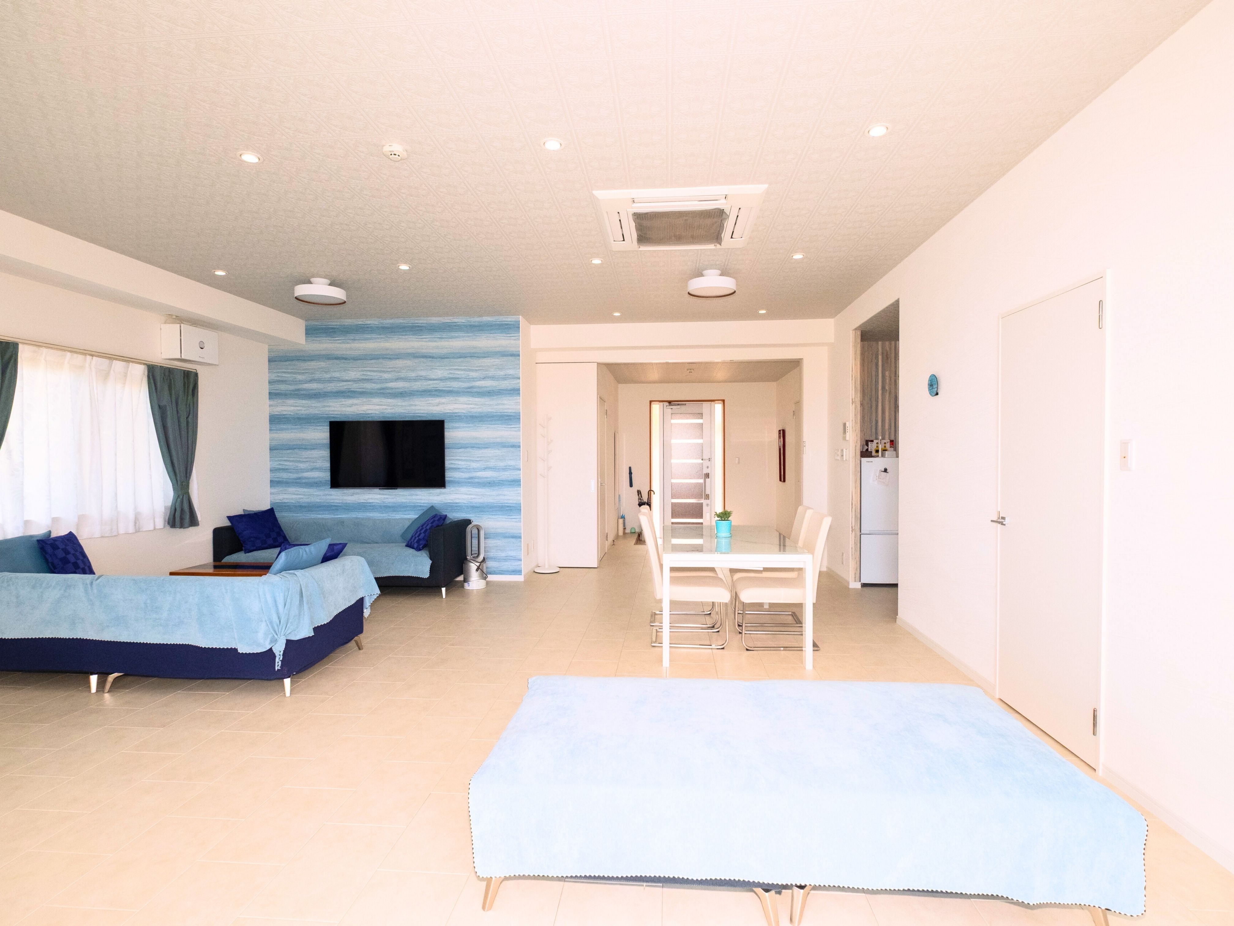 ゆったり使える大型リビングルーム