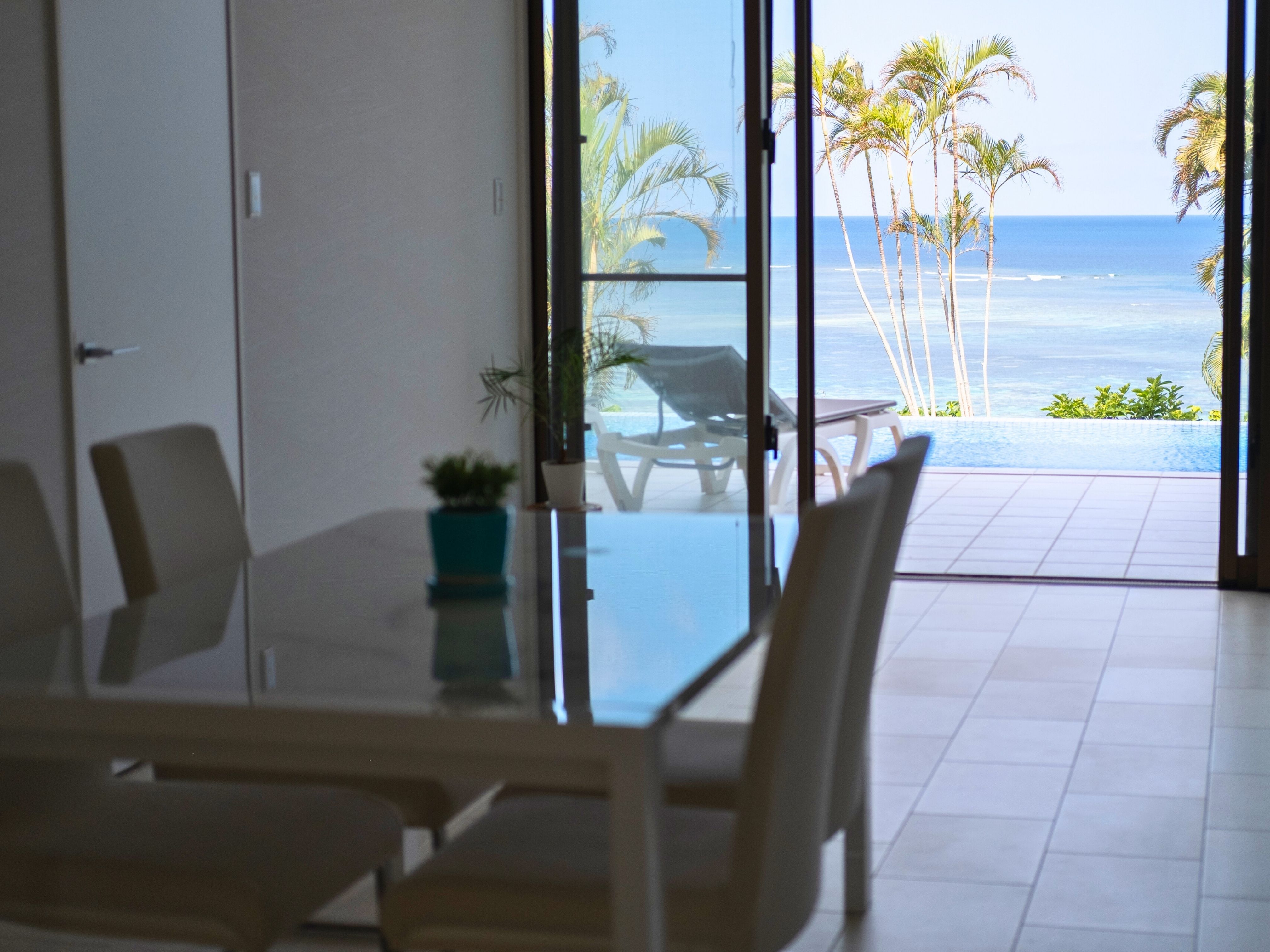 ダイニングから望むオーシャンビュー
