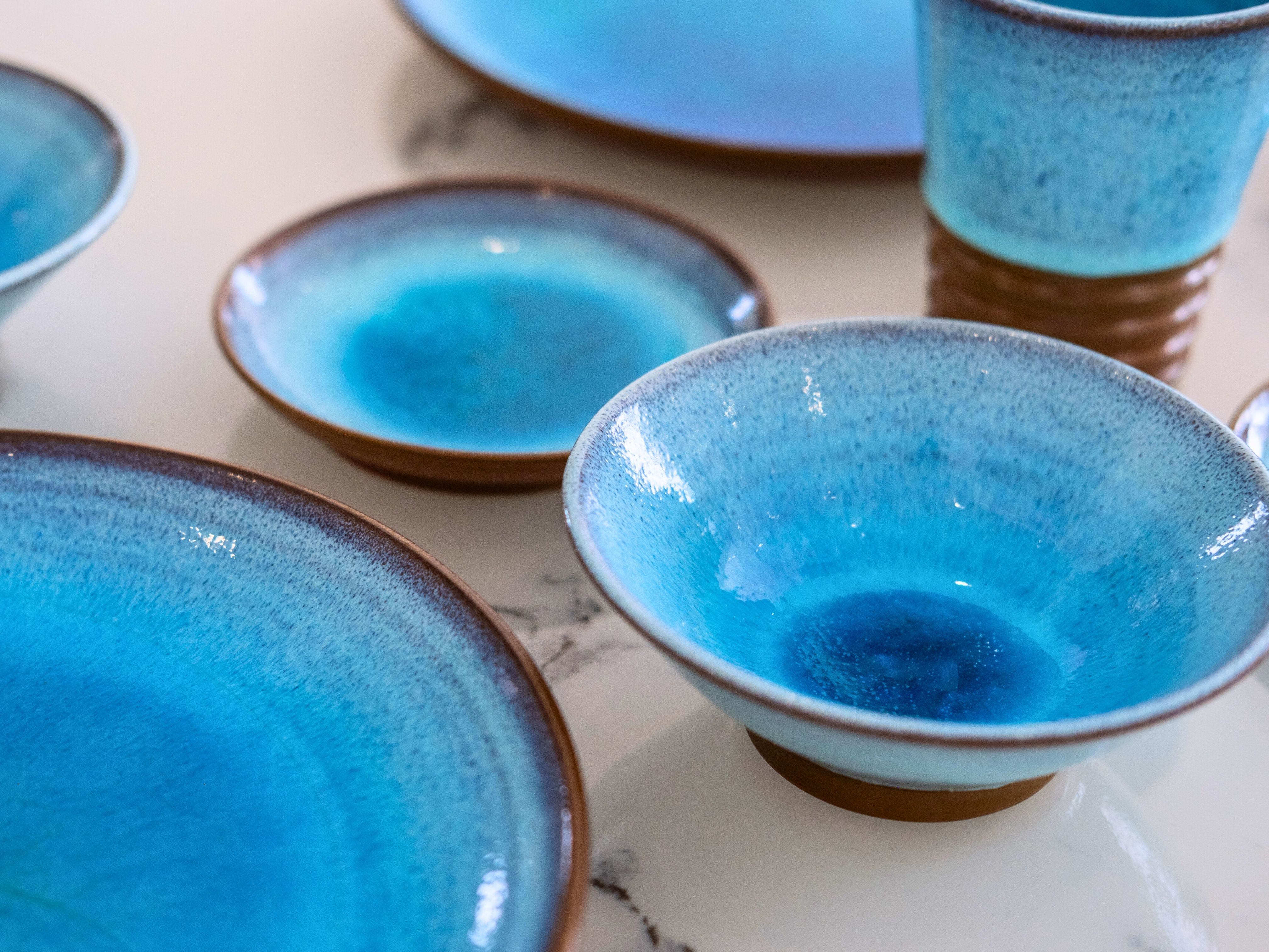 沖縄らしいブルーの器