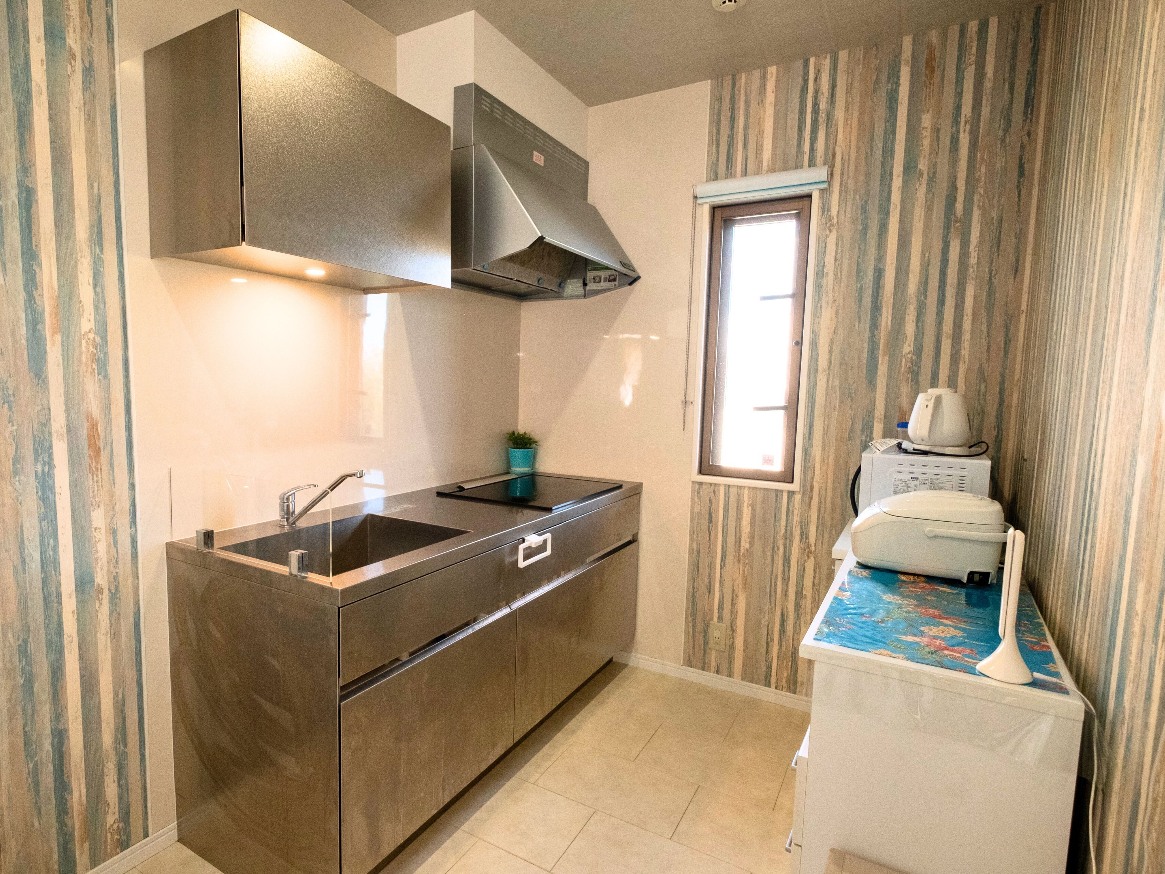 スタイリッシュなシステムキッチン